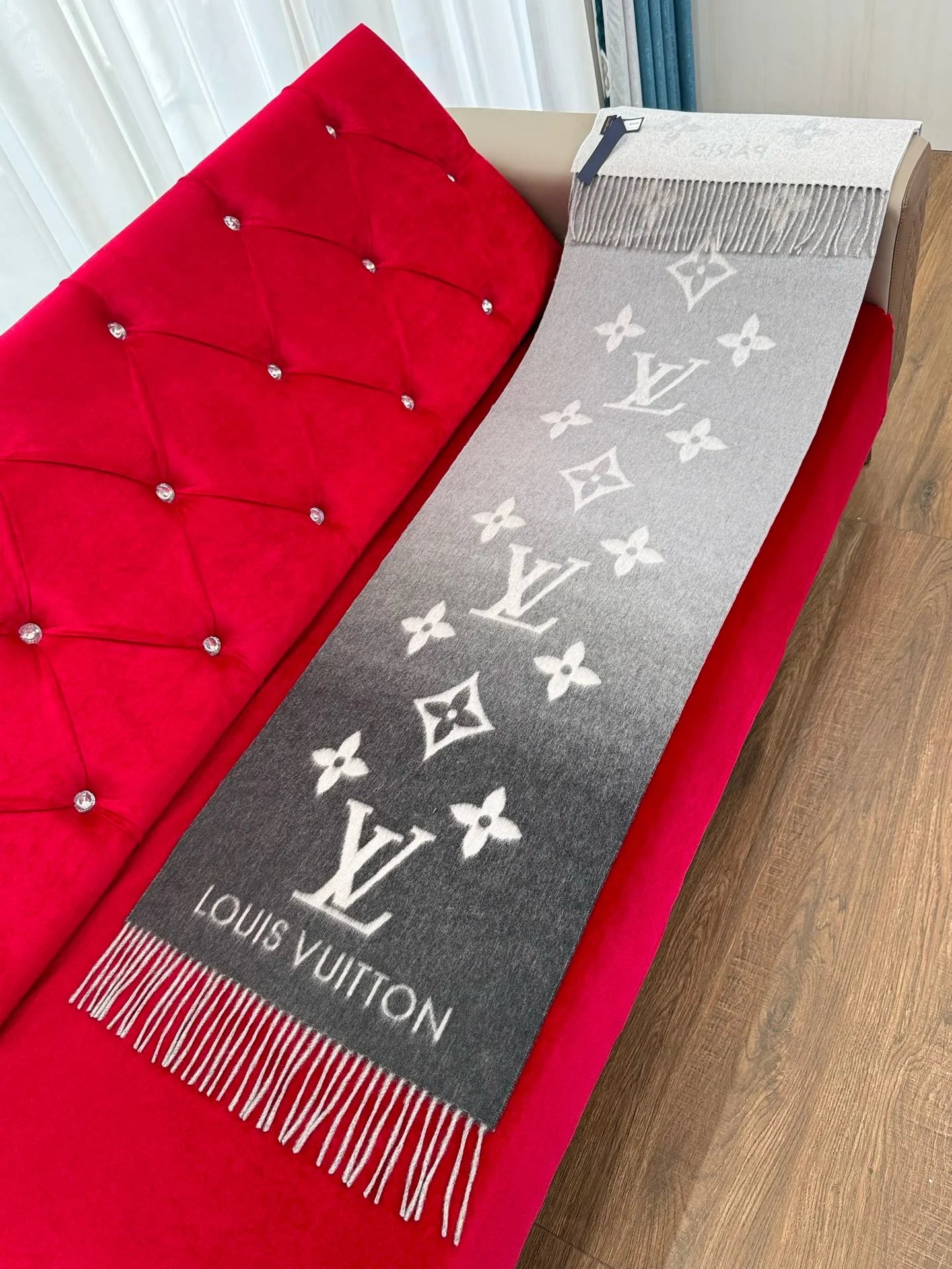 LV SCARF