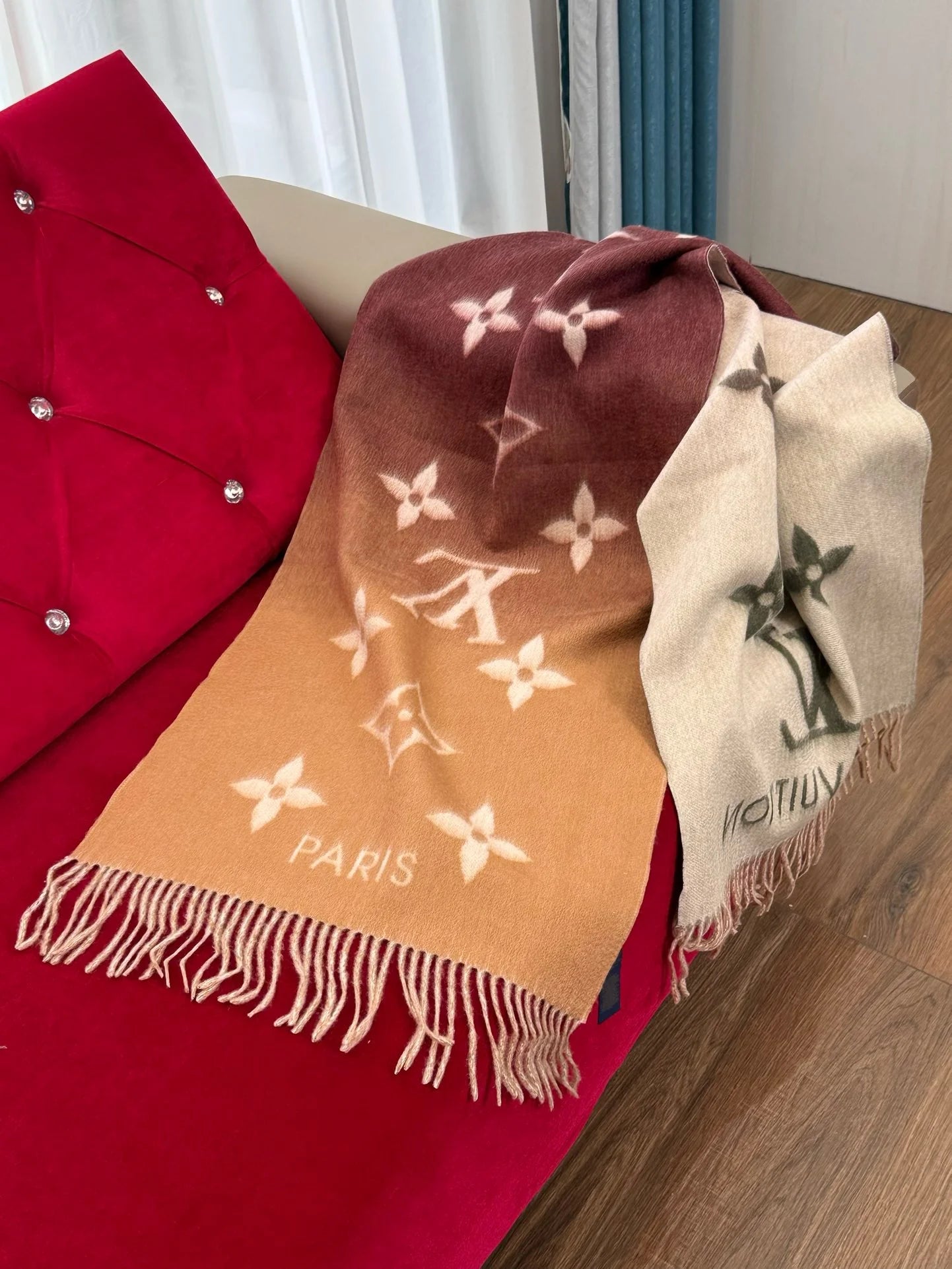 LV SCARF