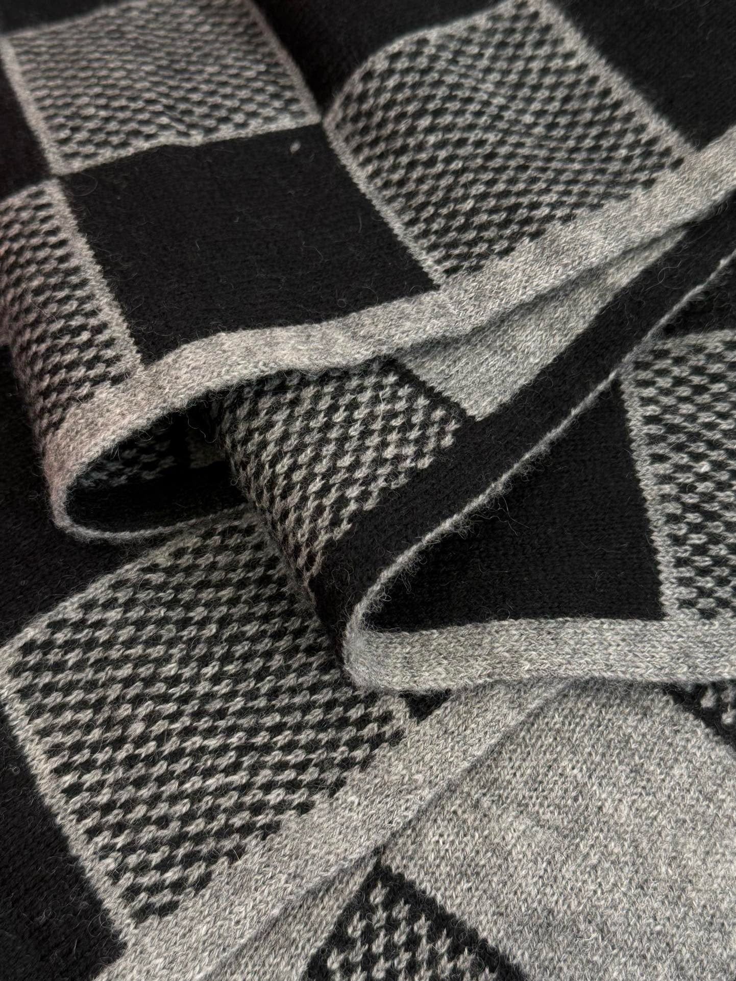 LV SCARF
