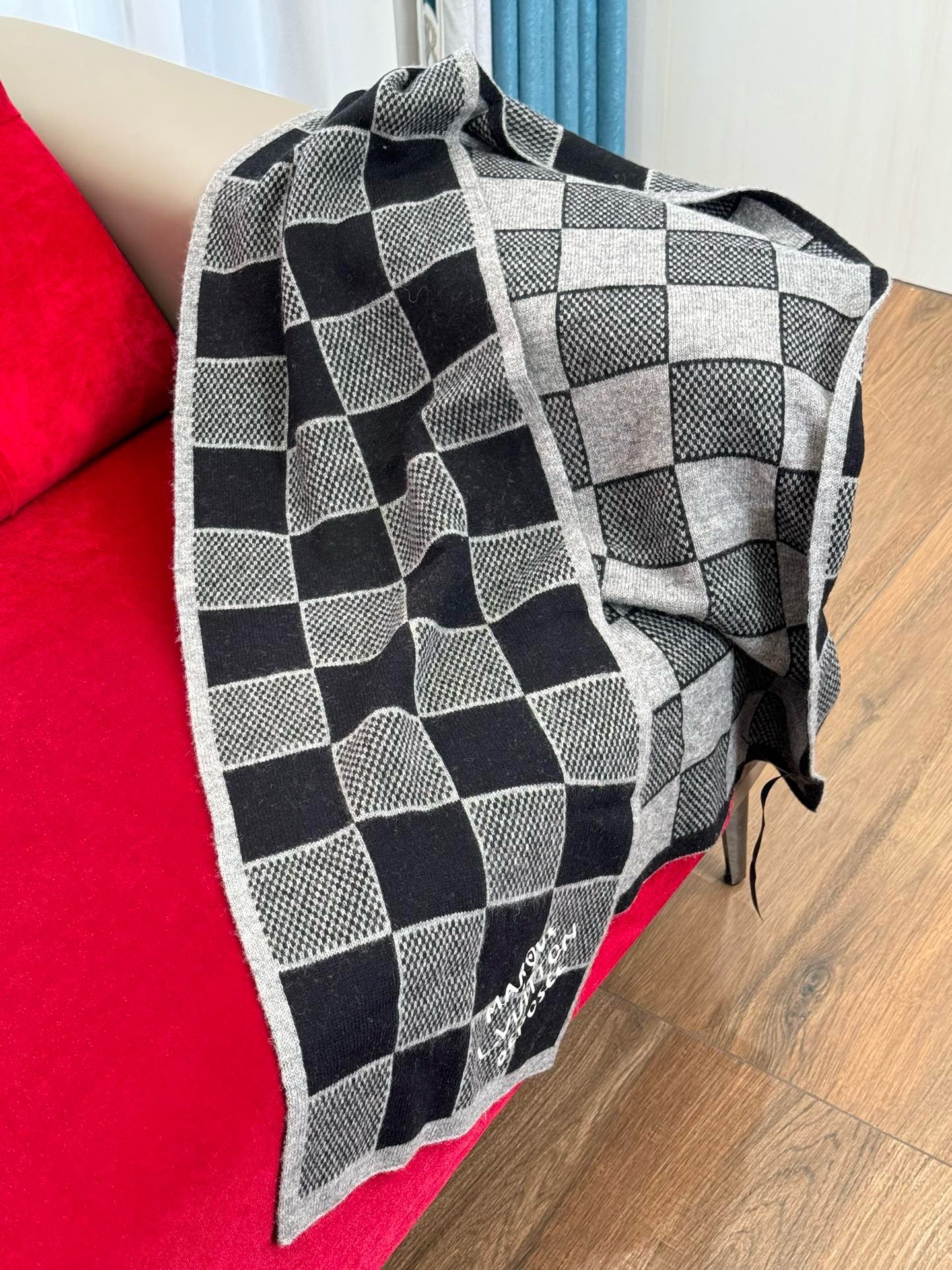 LV SCARF