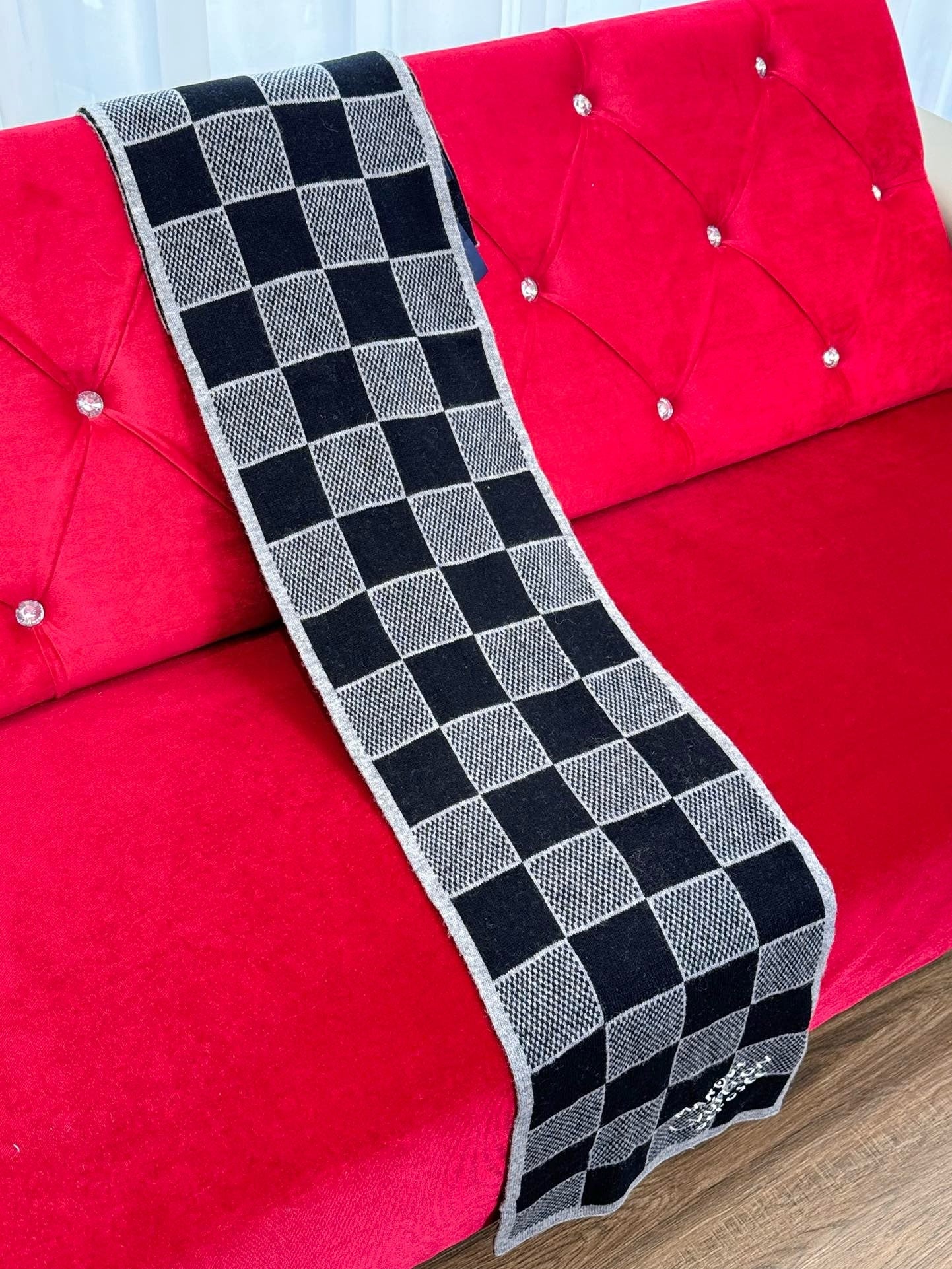 LV SCARF