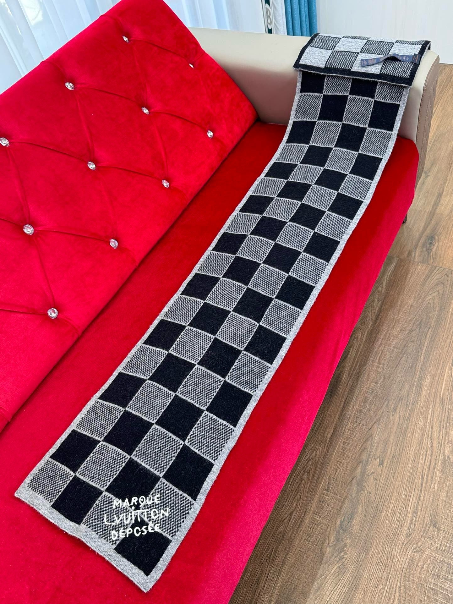 LV SCARF