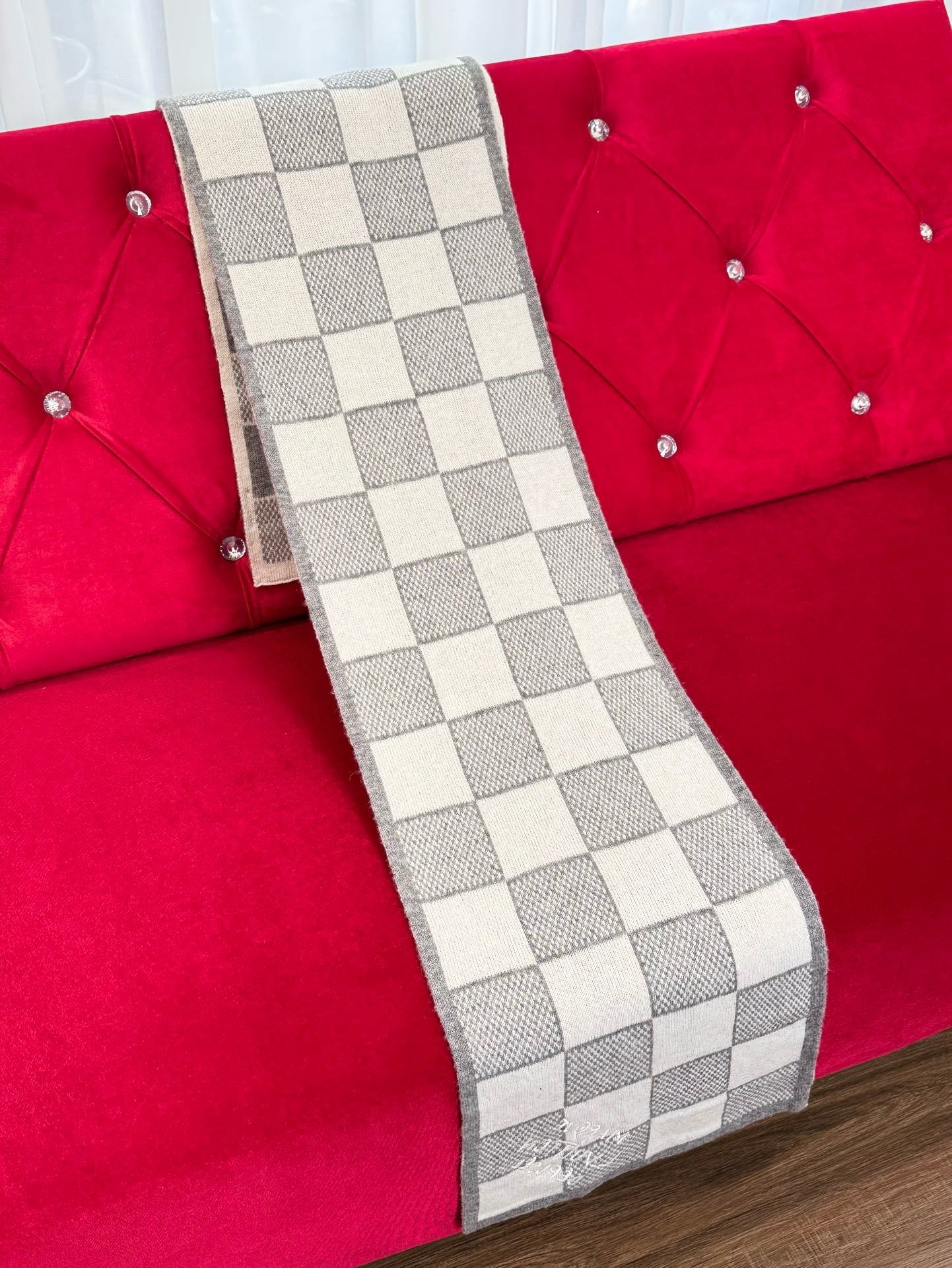 LV SCARF