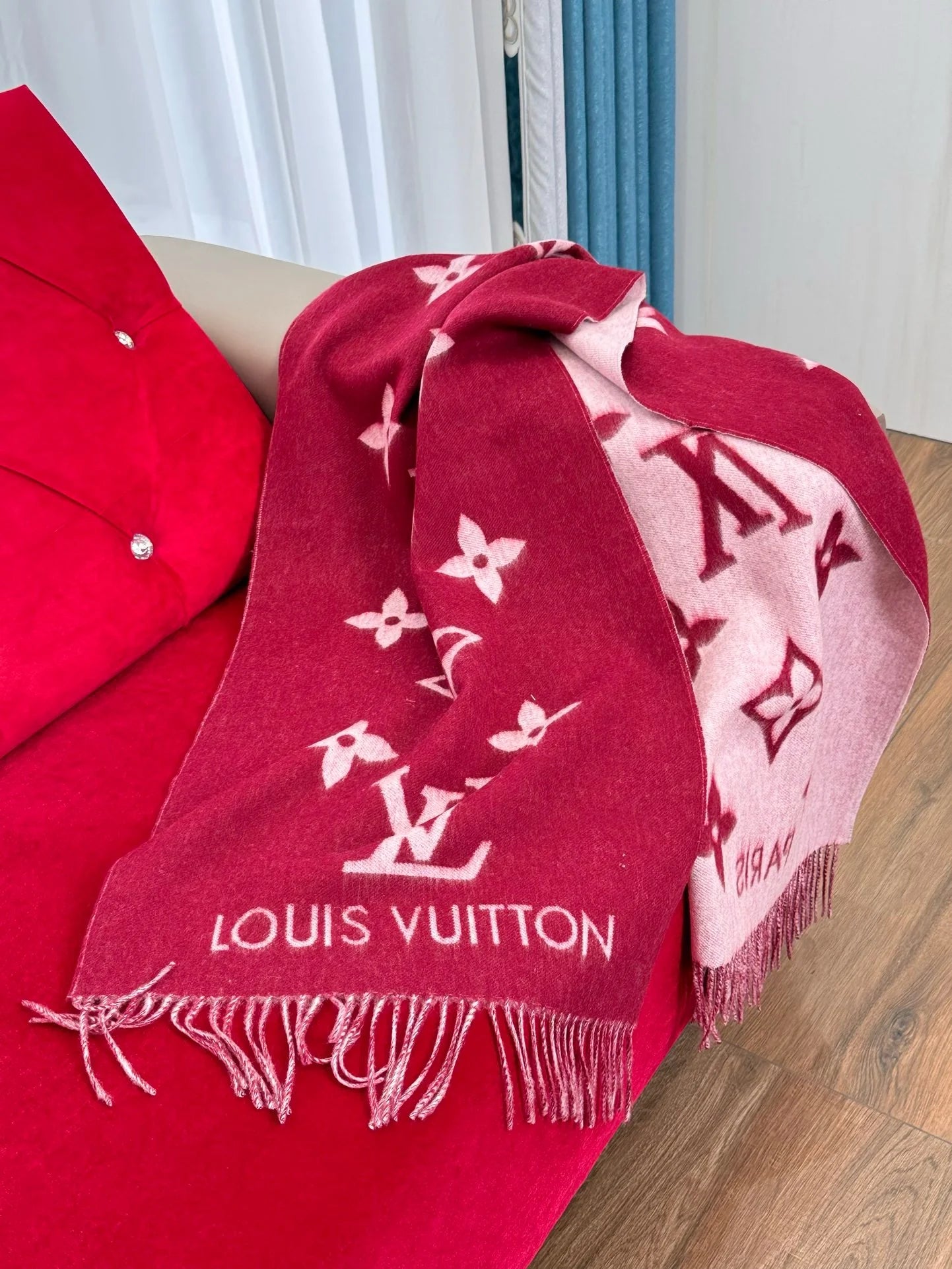 LV SCARF