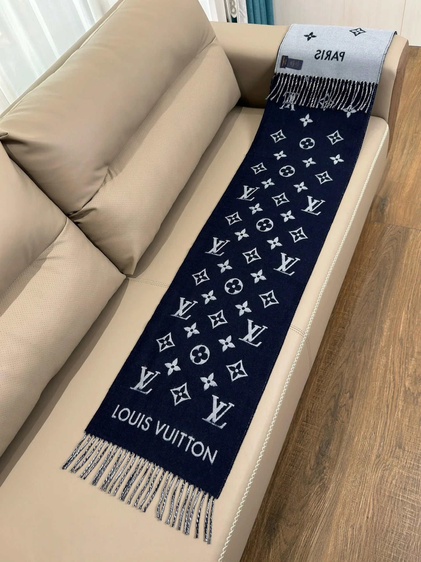LV SCARF