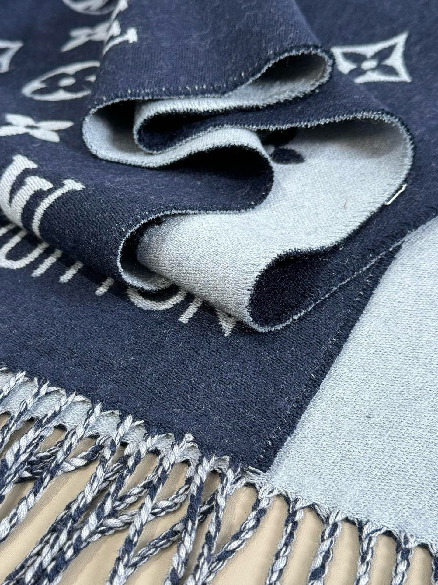 LV SCARF