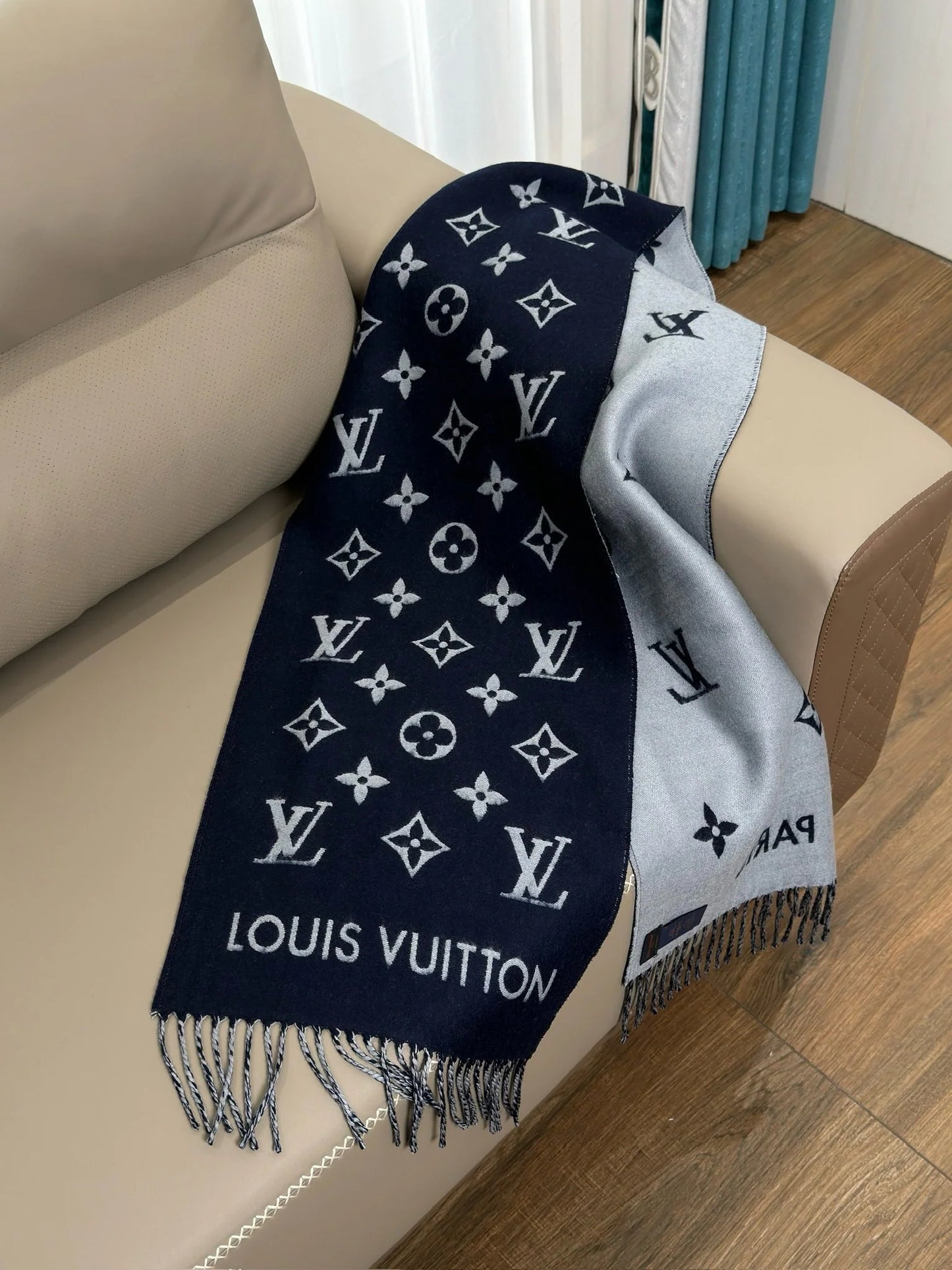 LV SCARF