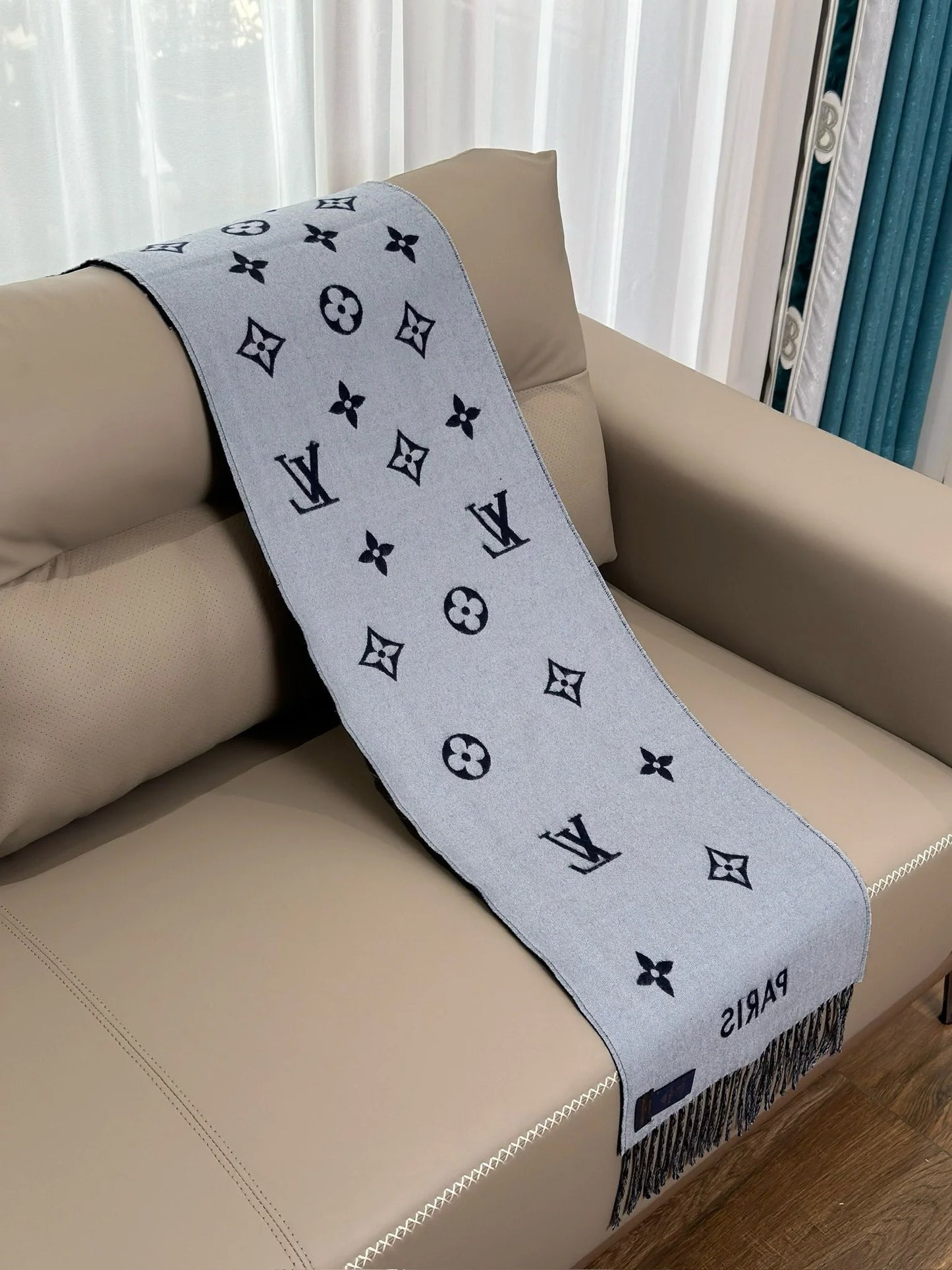 LV SCARF