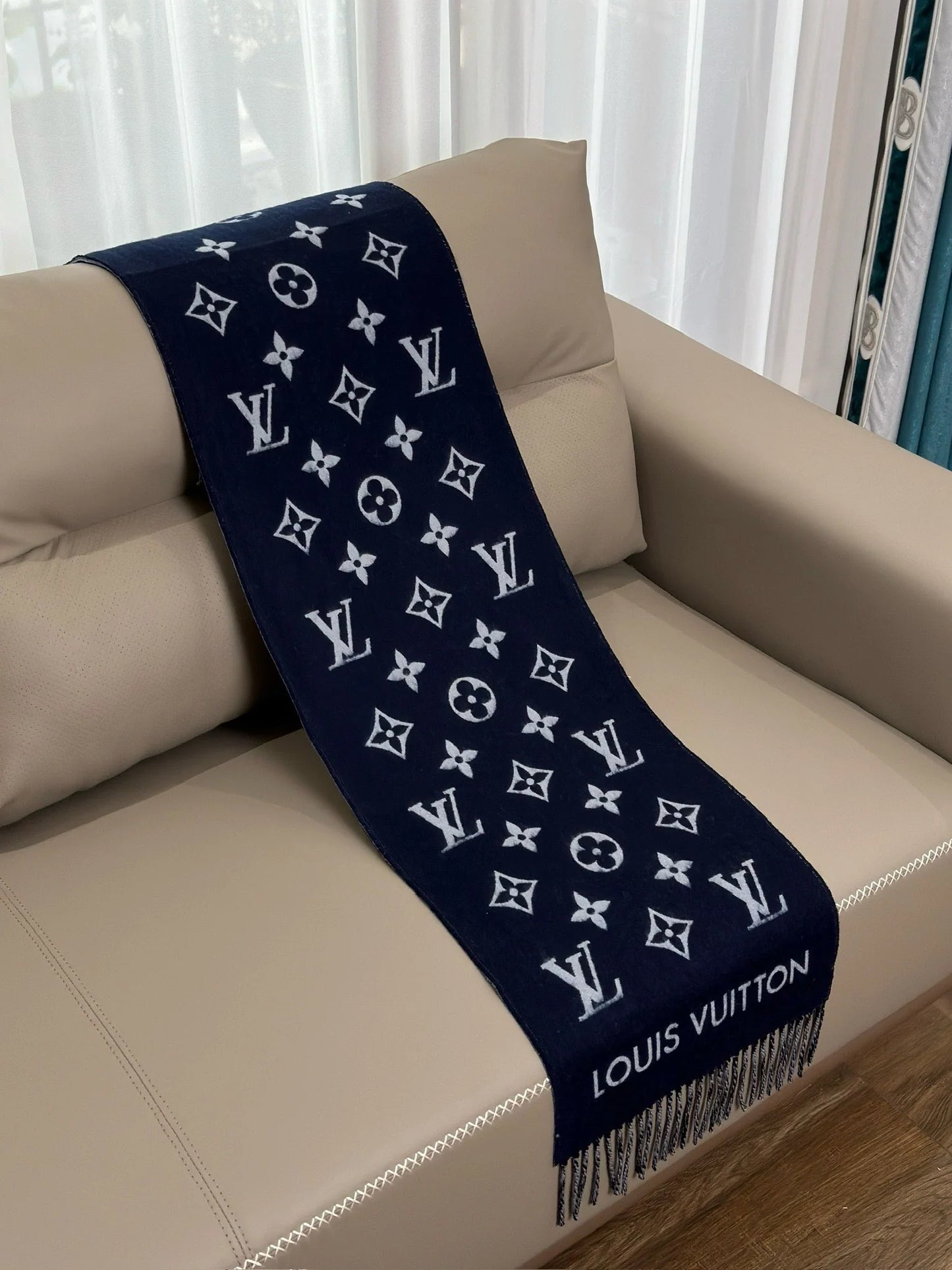 LV SCARF