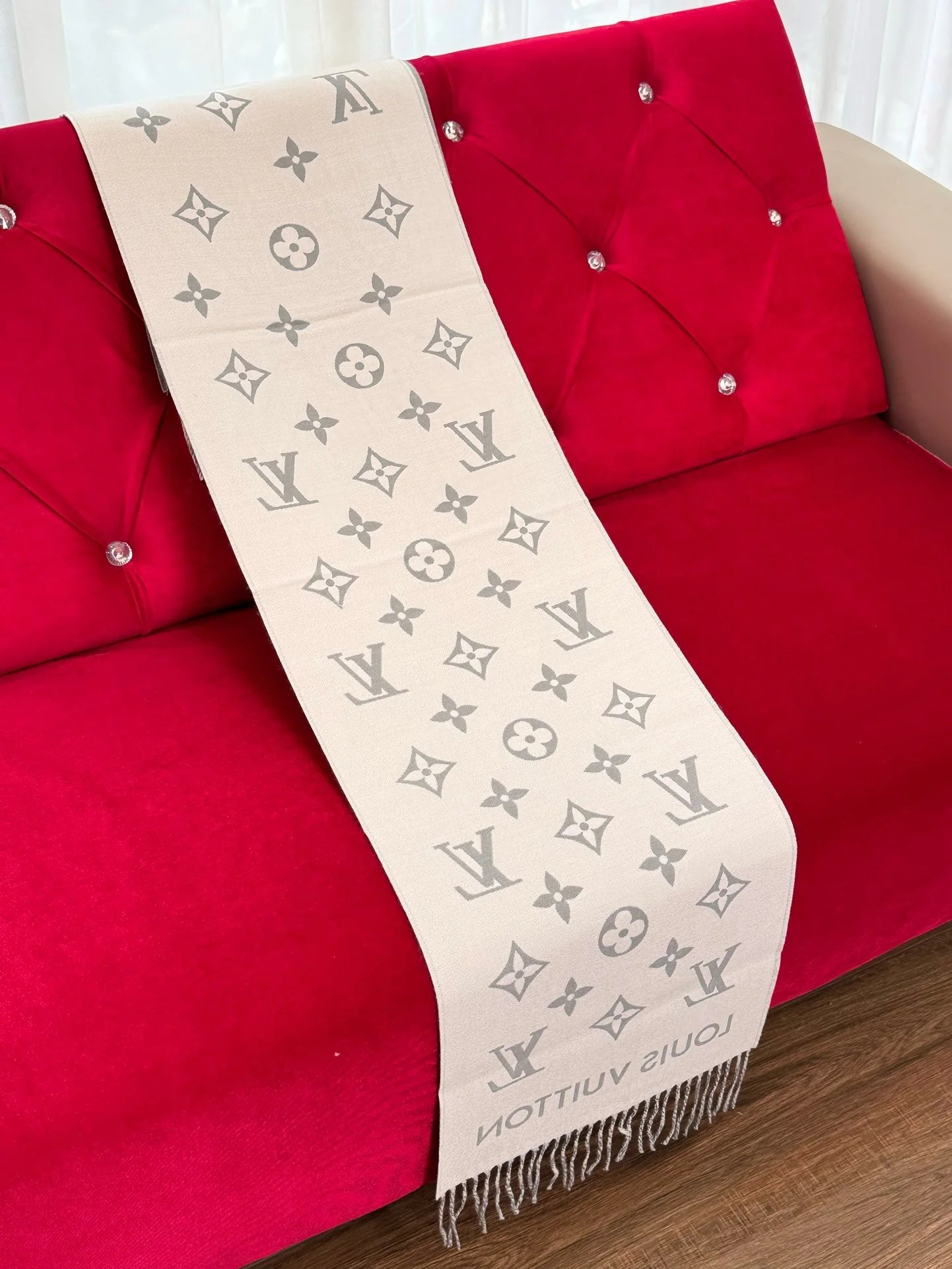 LV SCARF