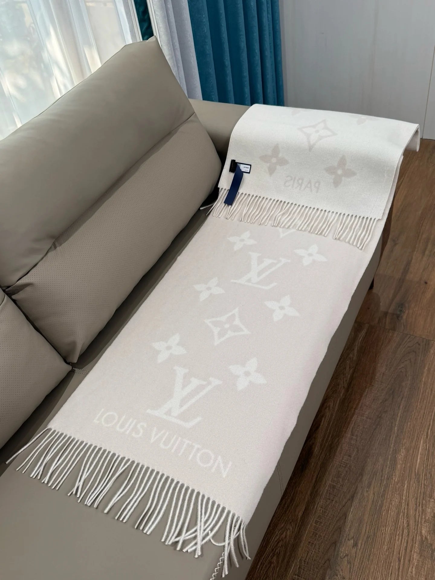 LV SCARF