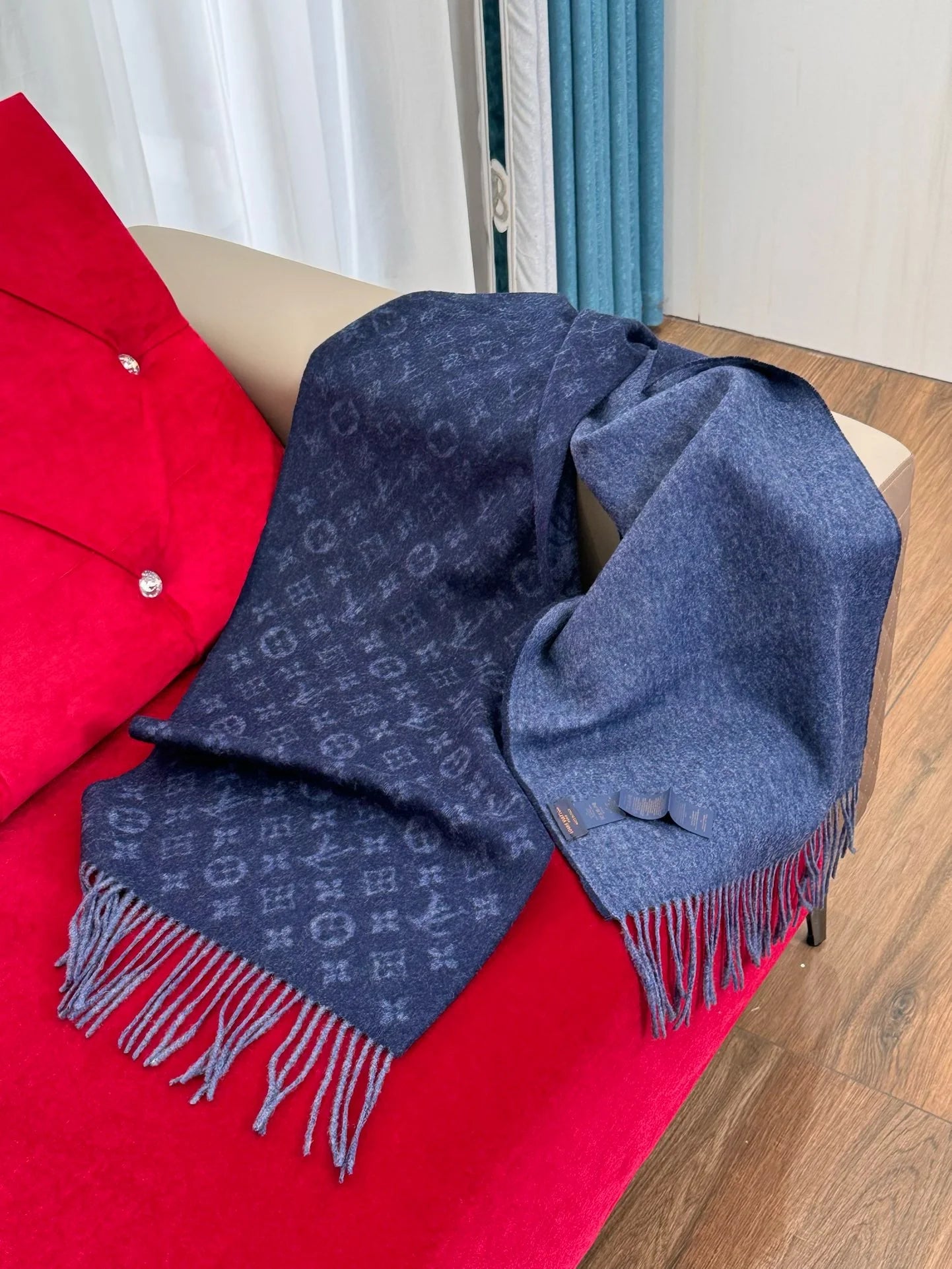 LV SCARF