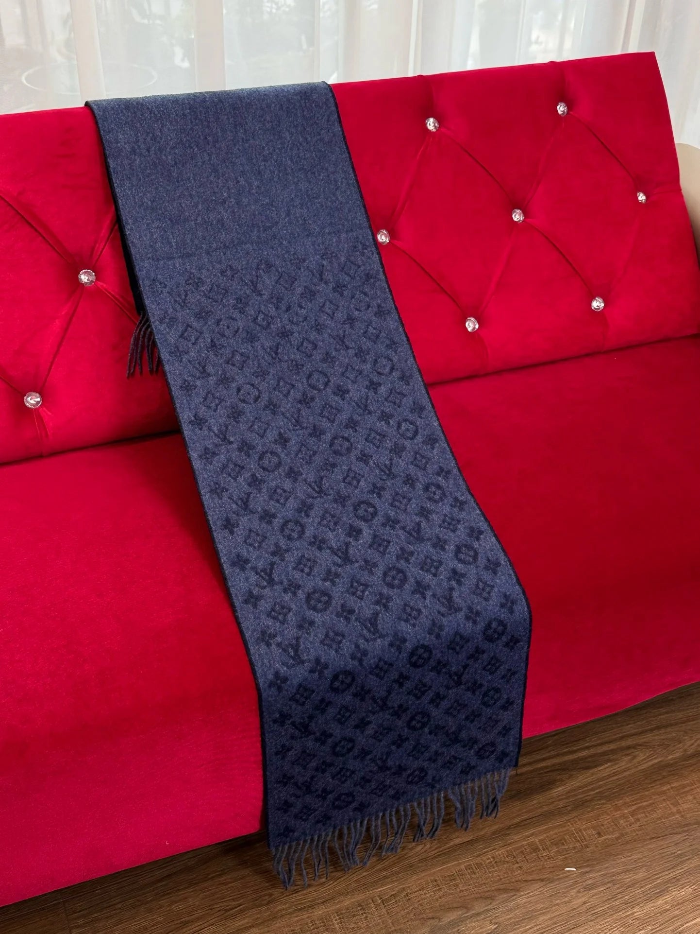 LV SCARF