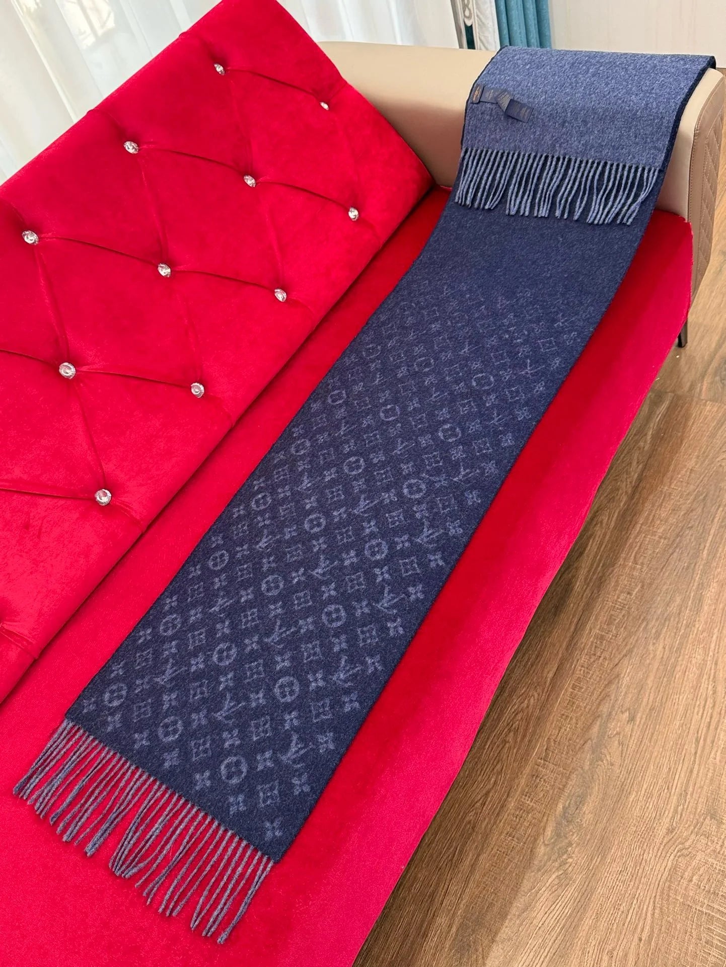 LV SCARF