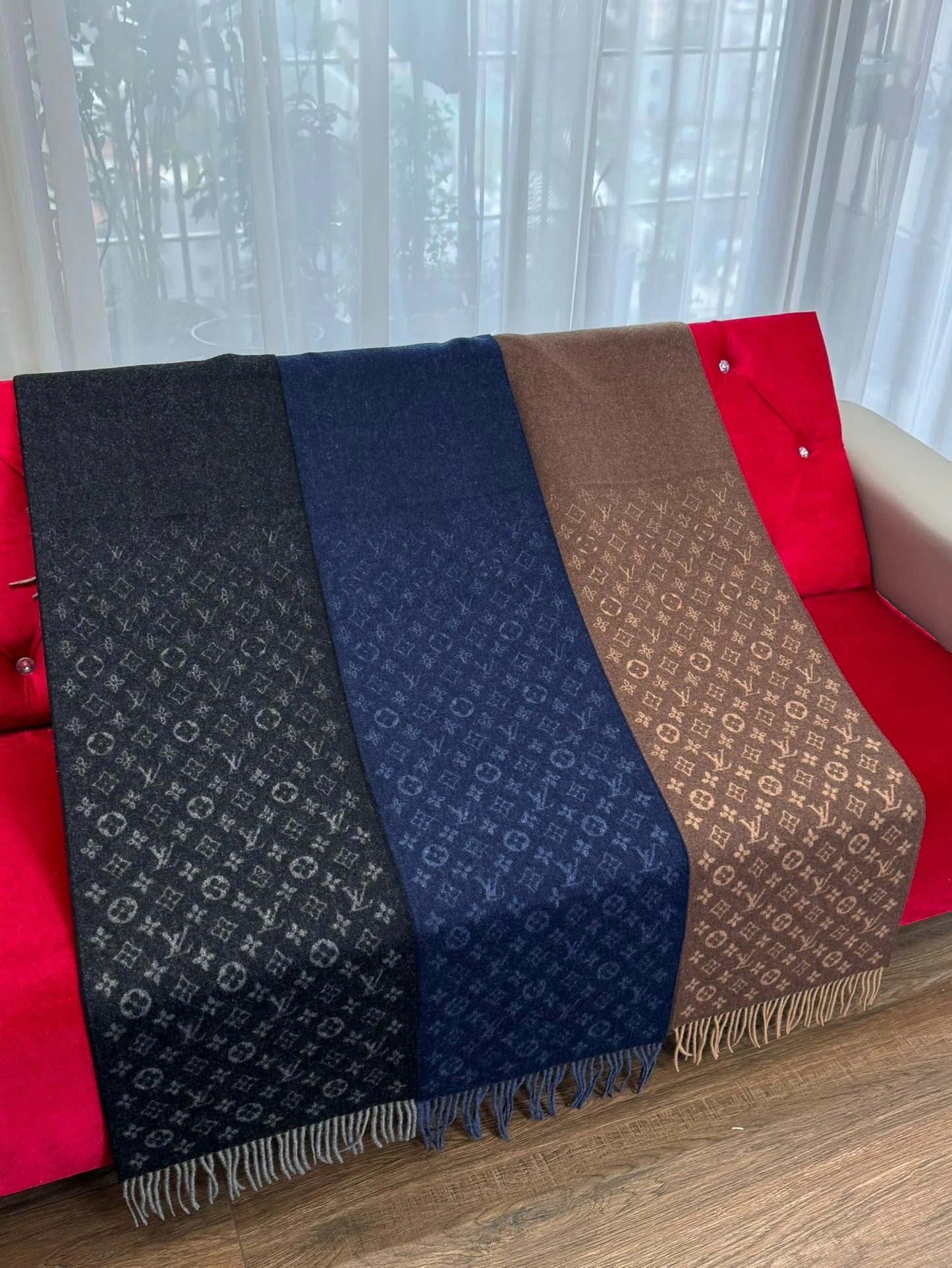LV SCARF