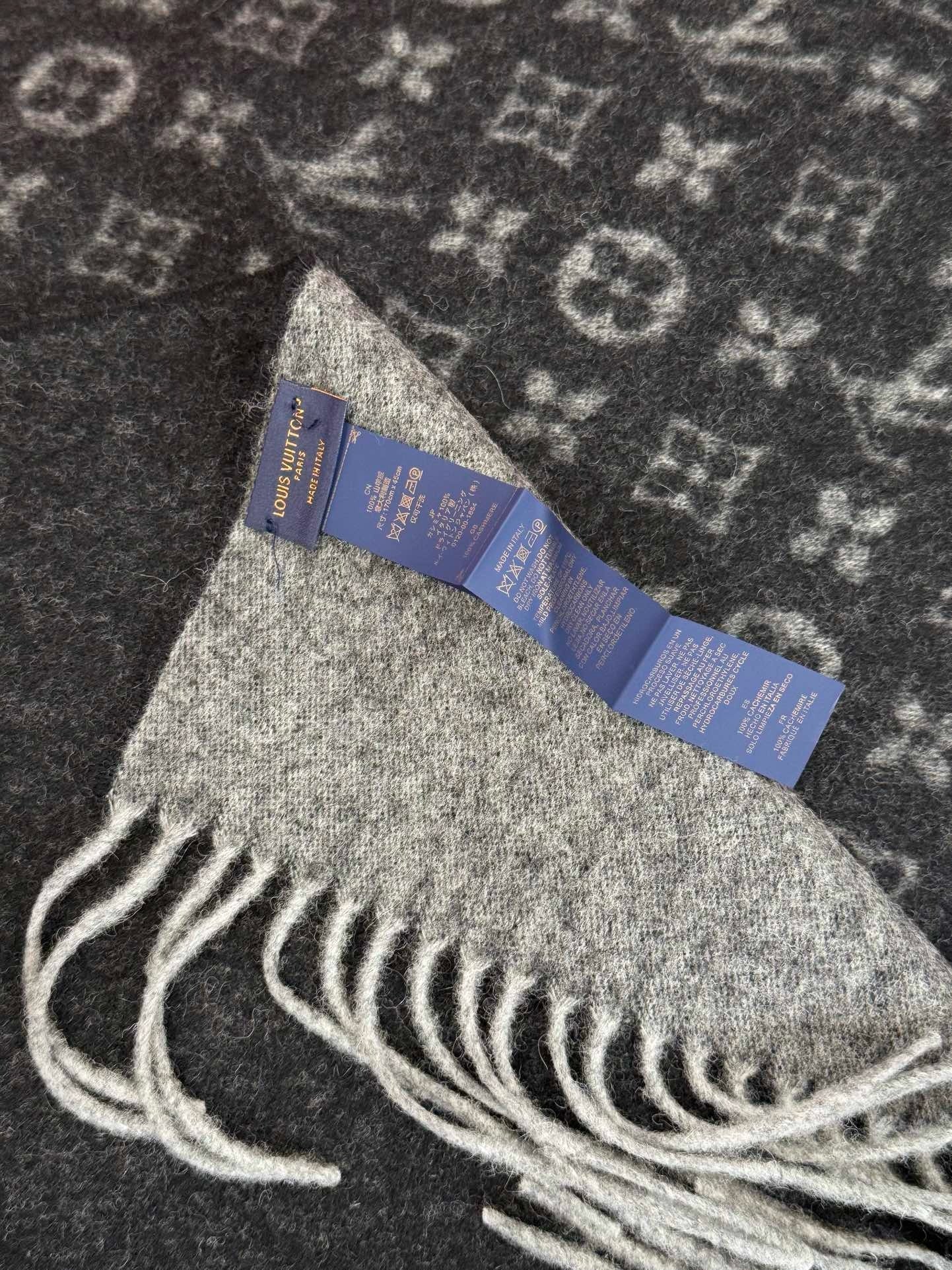 LV SCARF