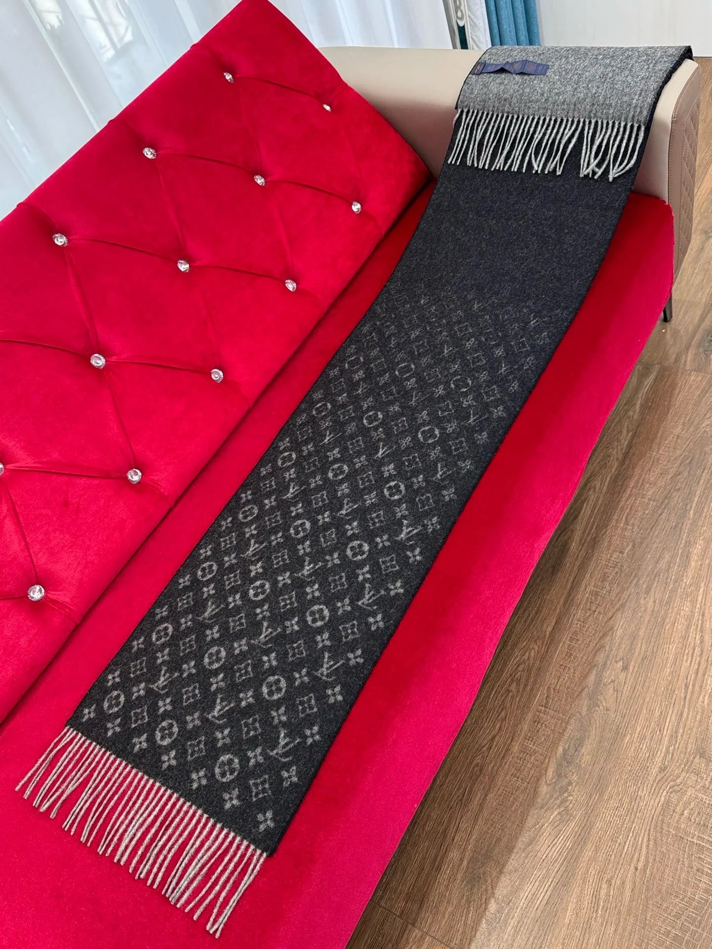 LV SCARF