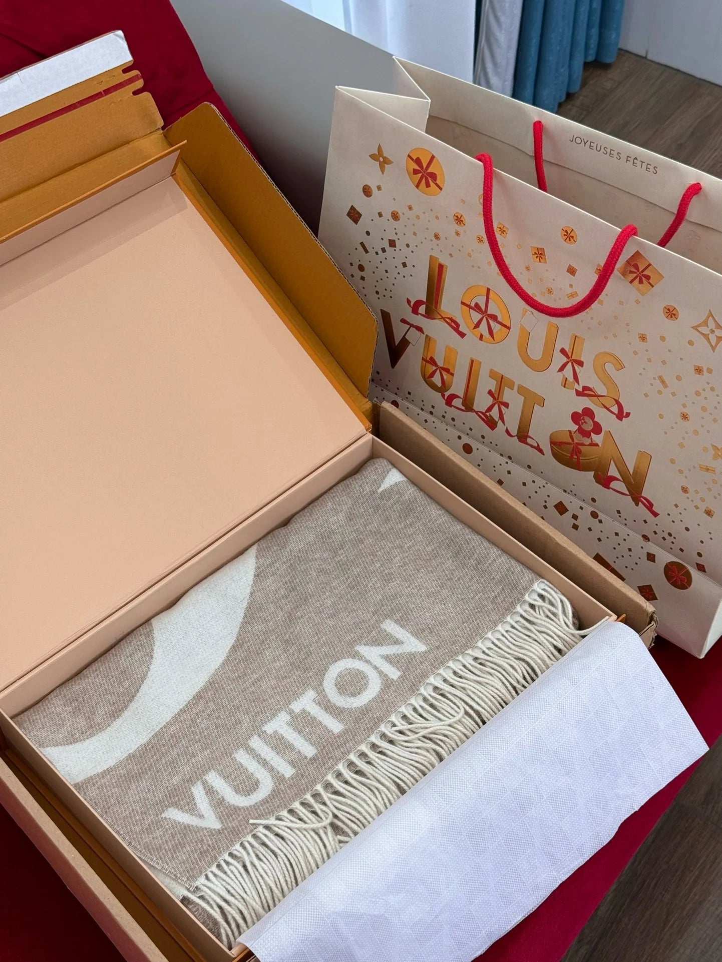 LV SCARF