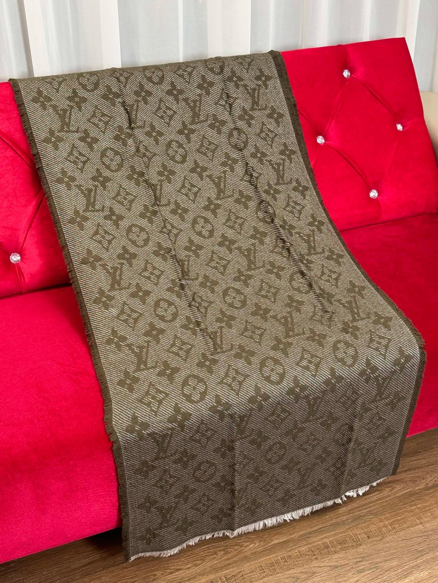LV SCARF