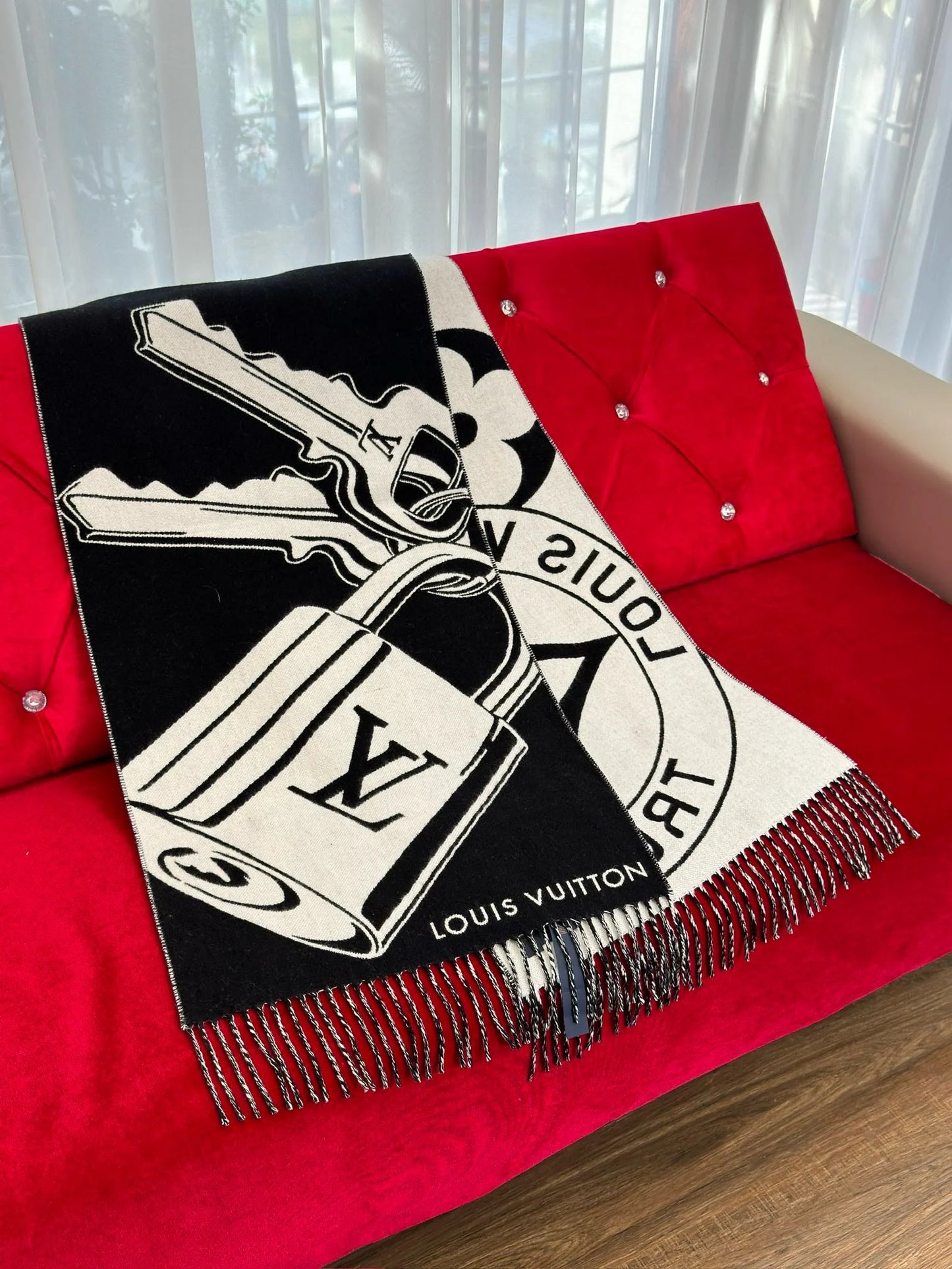 LV SCARF