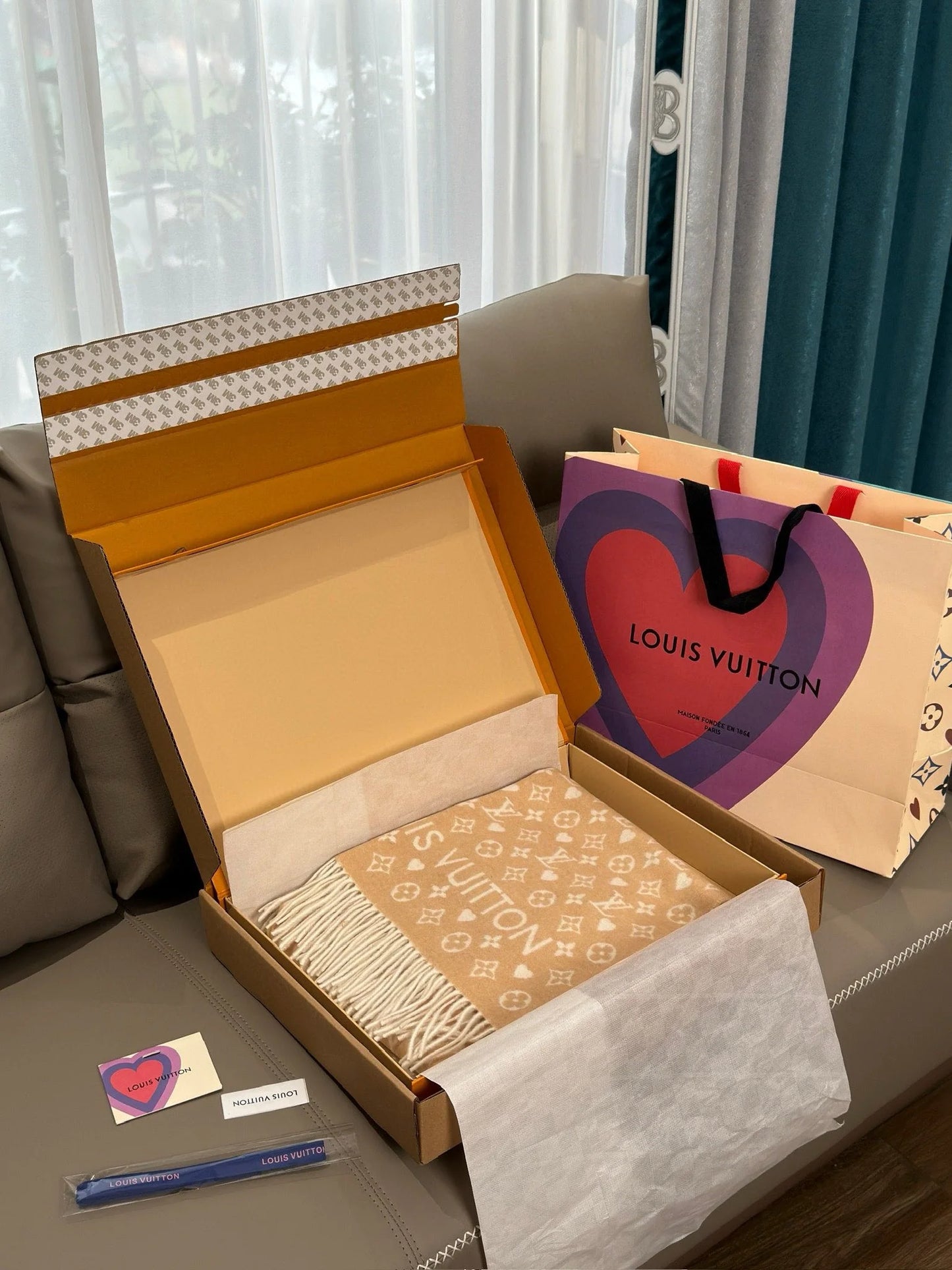 LV SCARF
