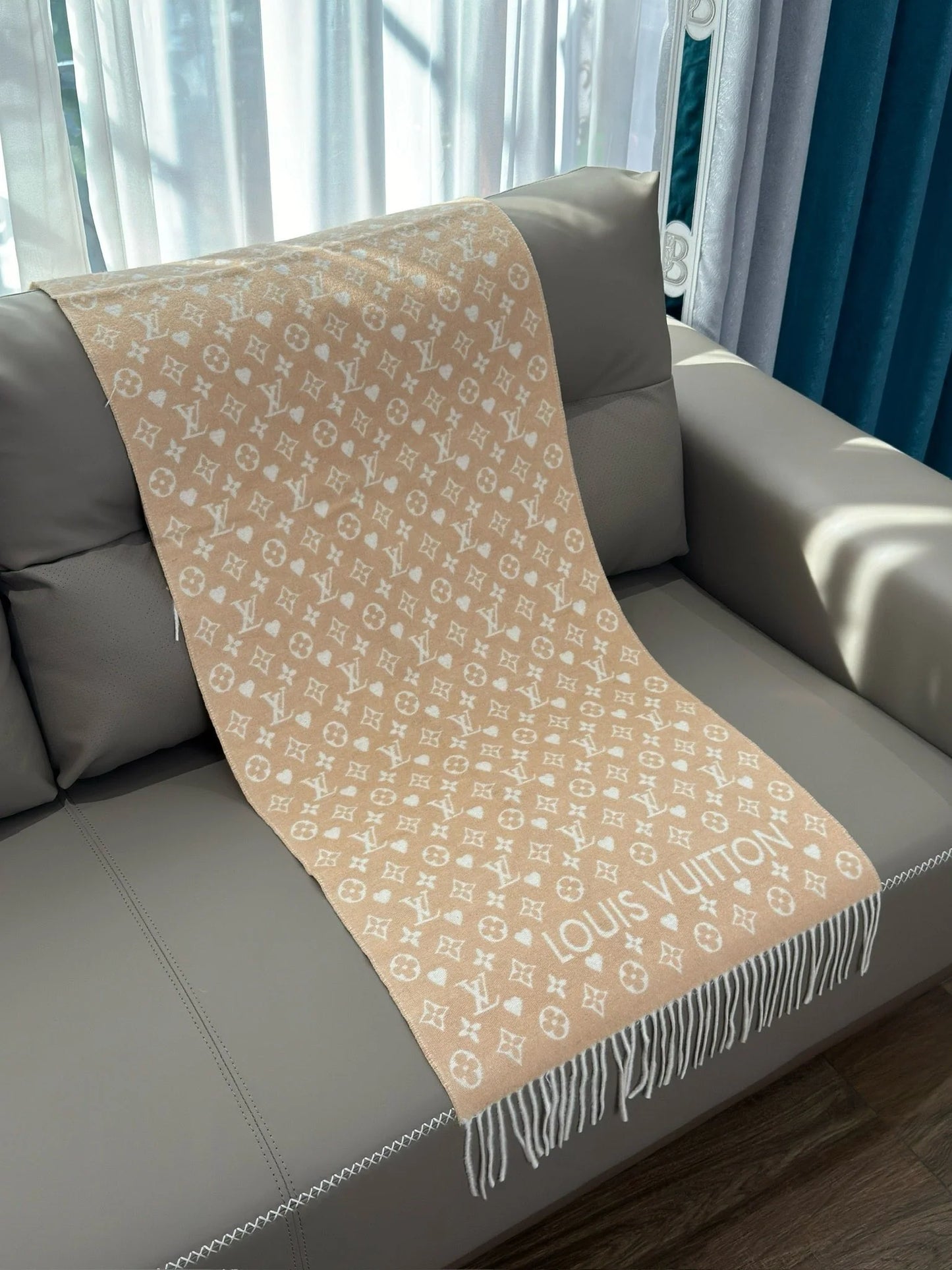 LV SCARF