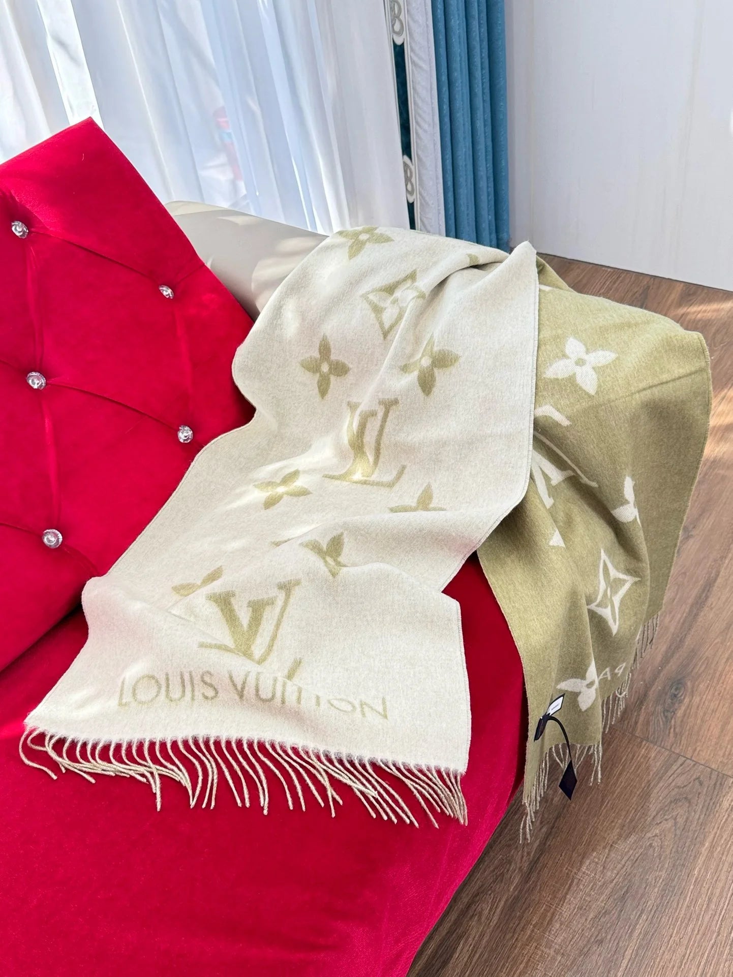 LV SCARF