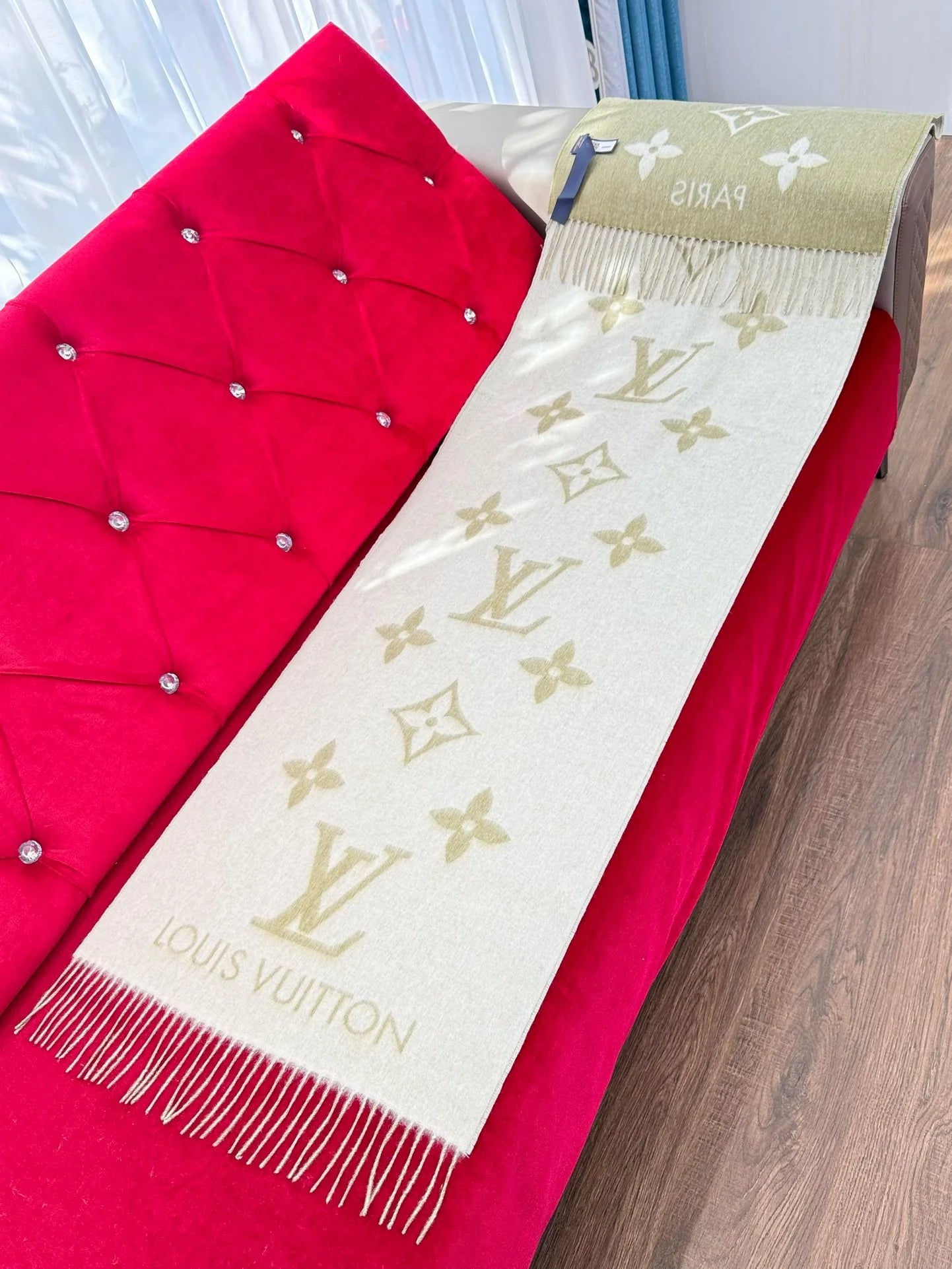 LV SCARF