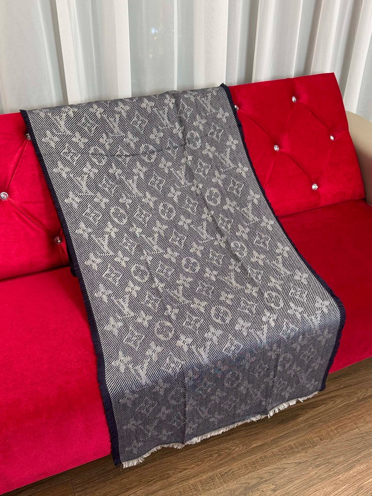 LV SCARF