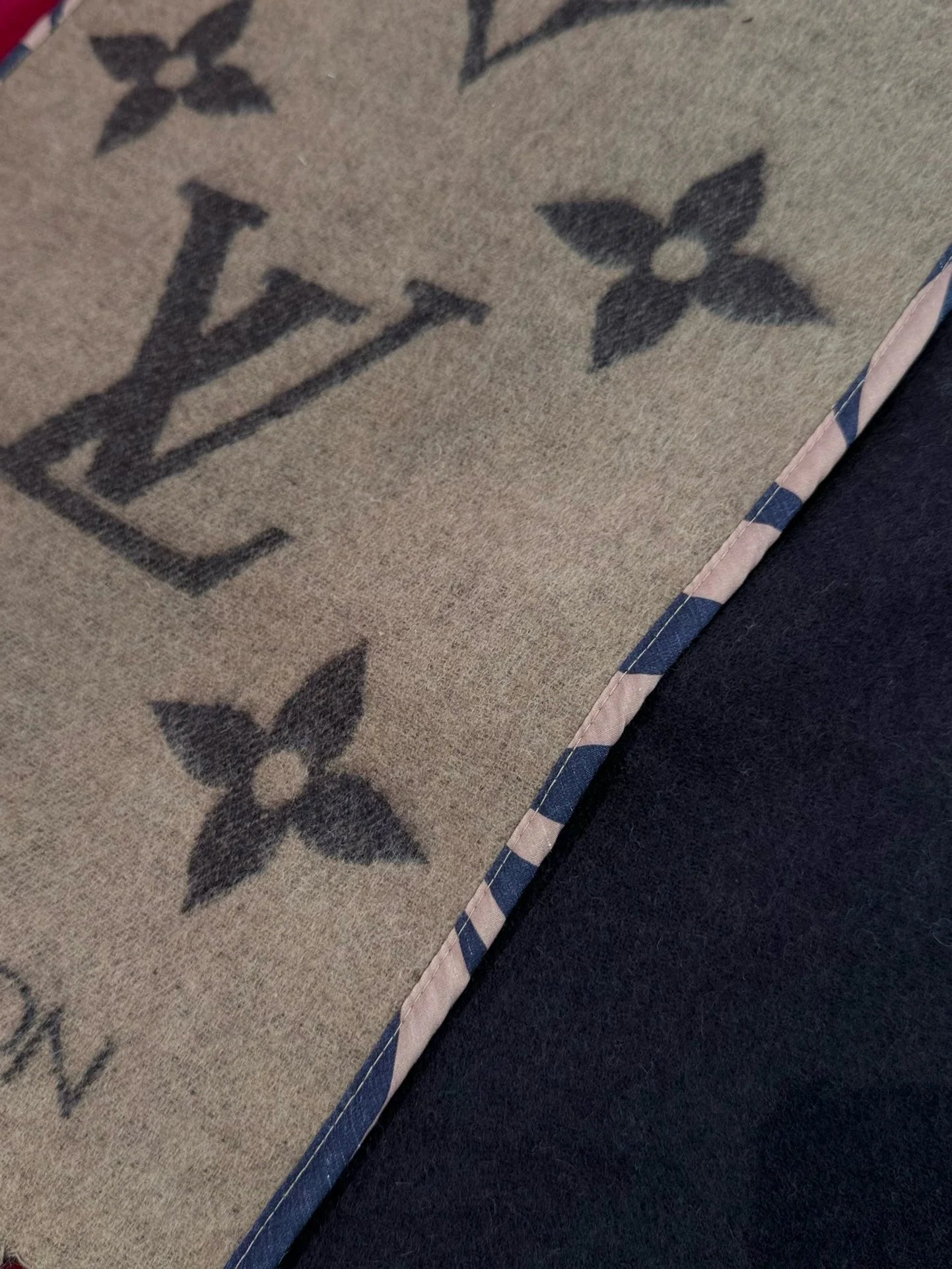 LV SCARF