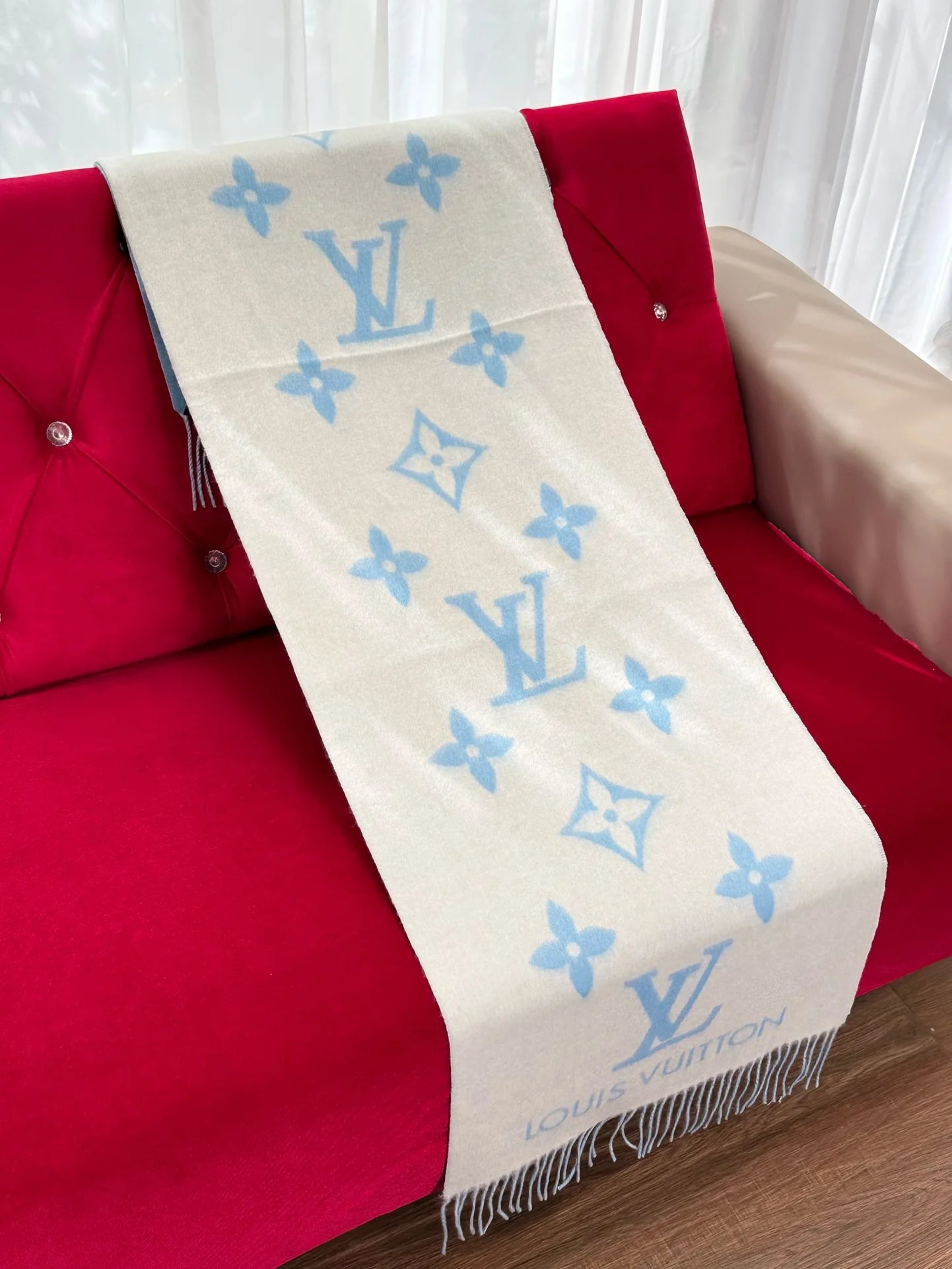 LV SCARF