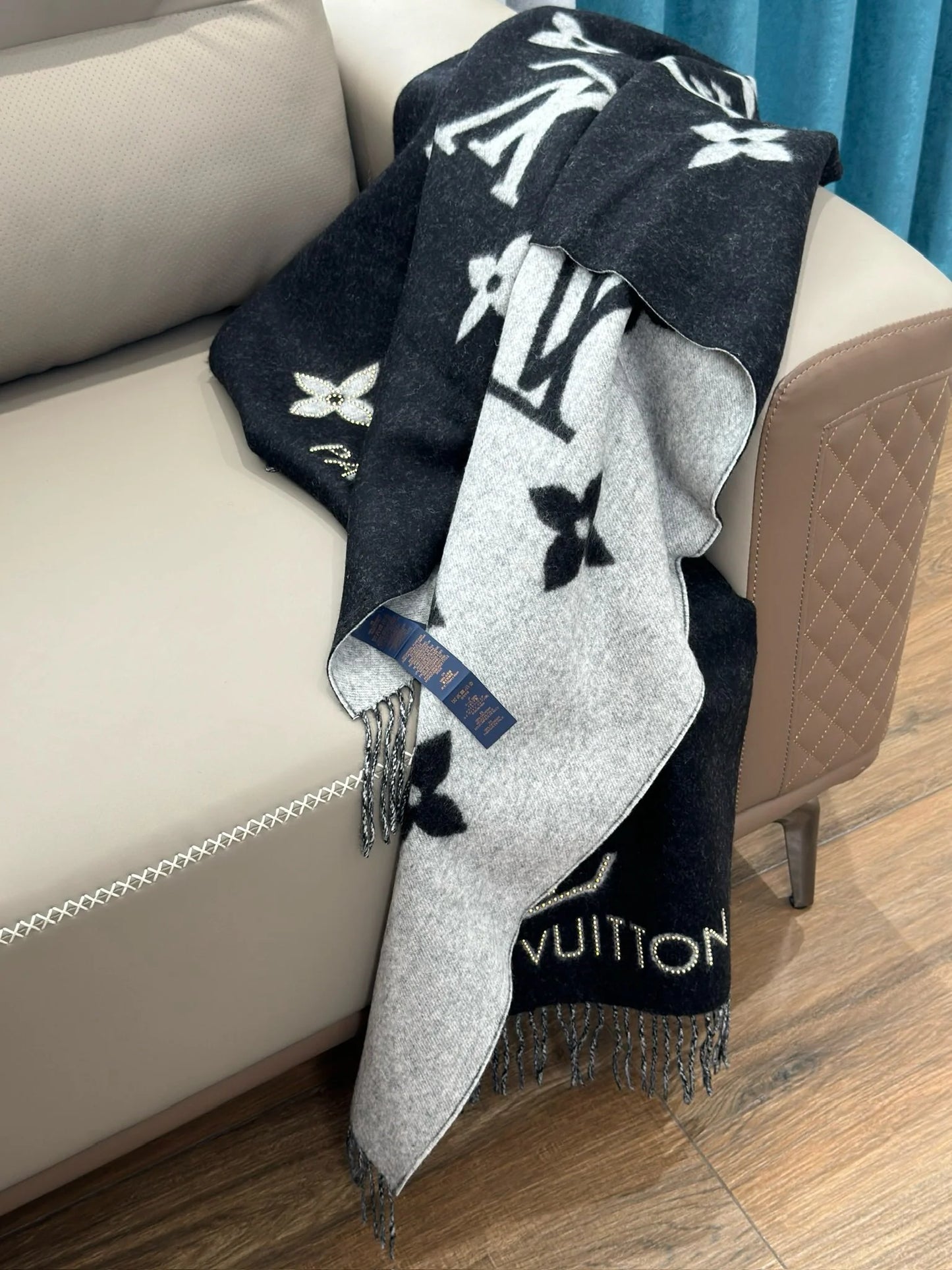 LV SCARF