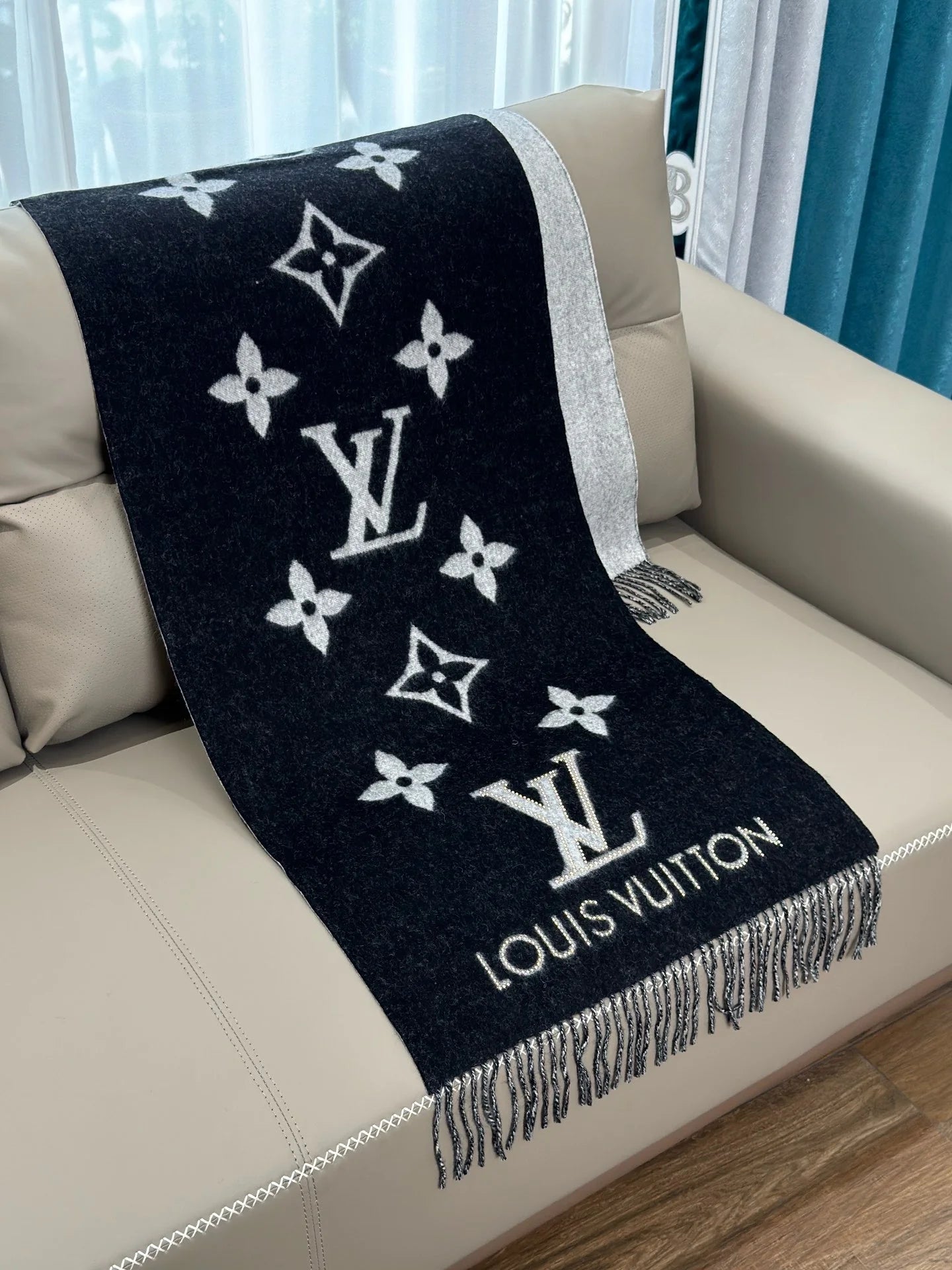 LV SCARF