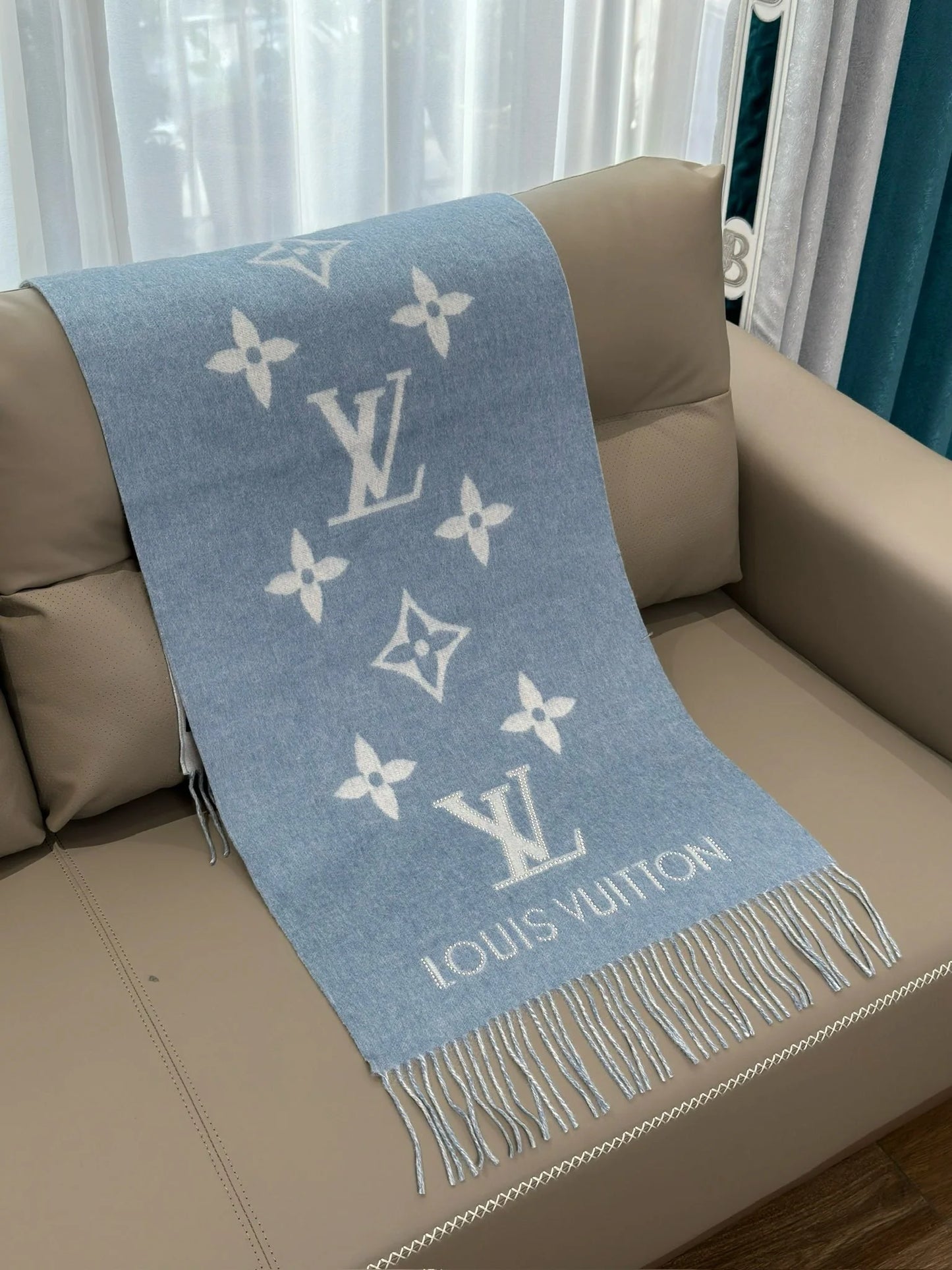 LV SCARF