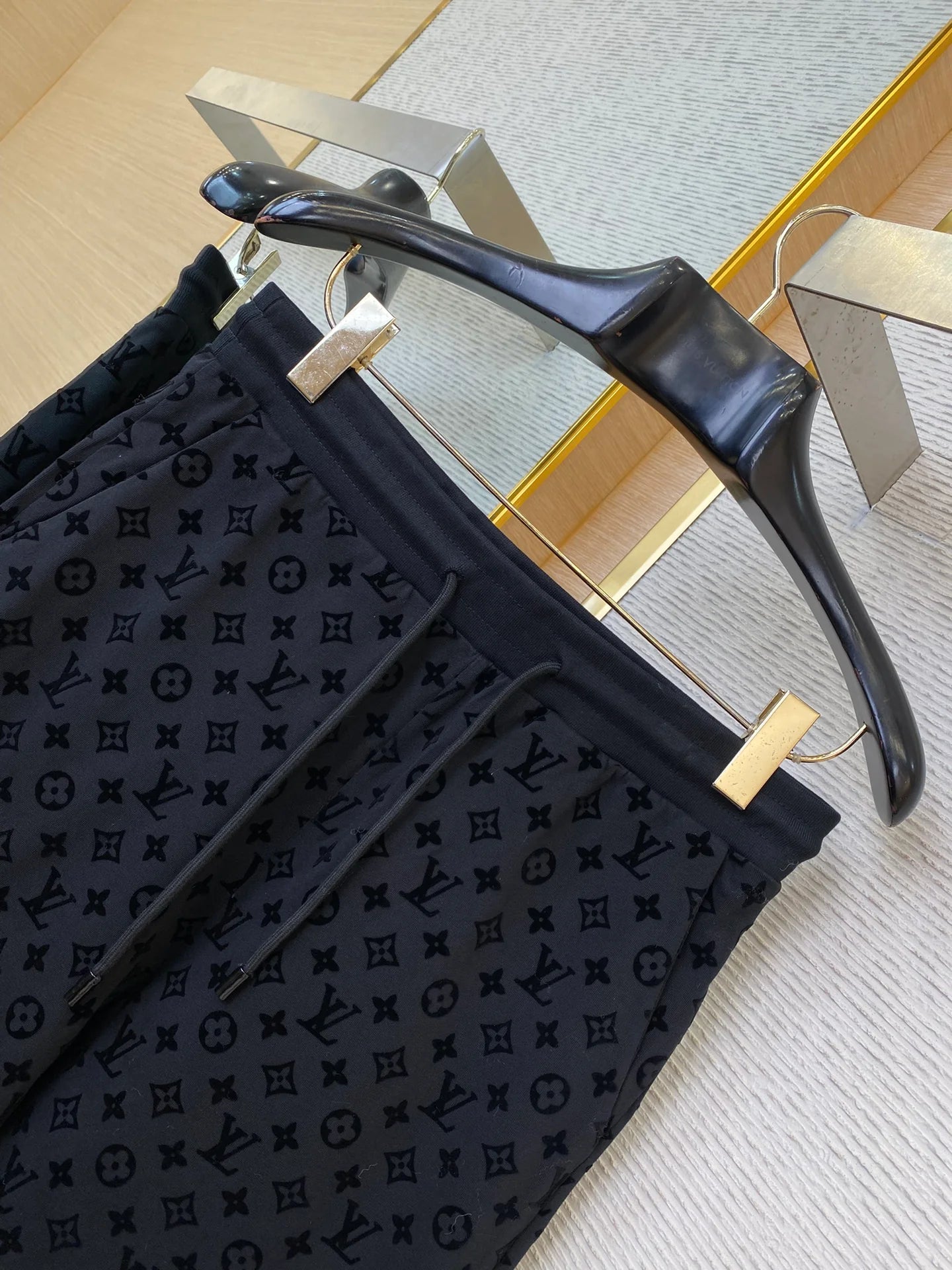 LV SHORTS