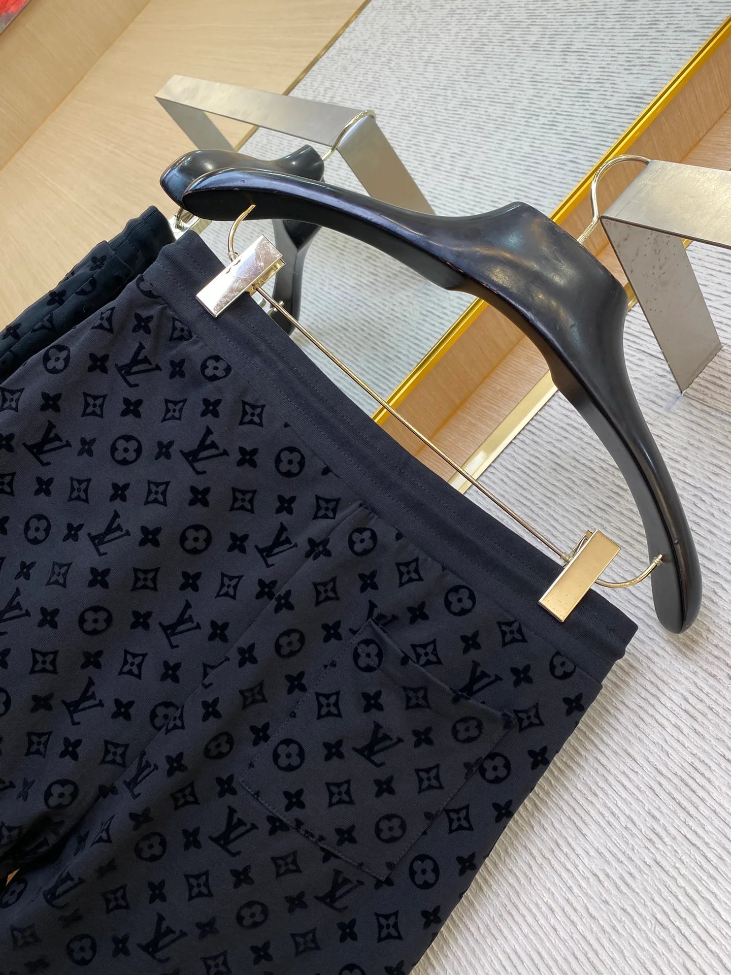 LV SHORTS