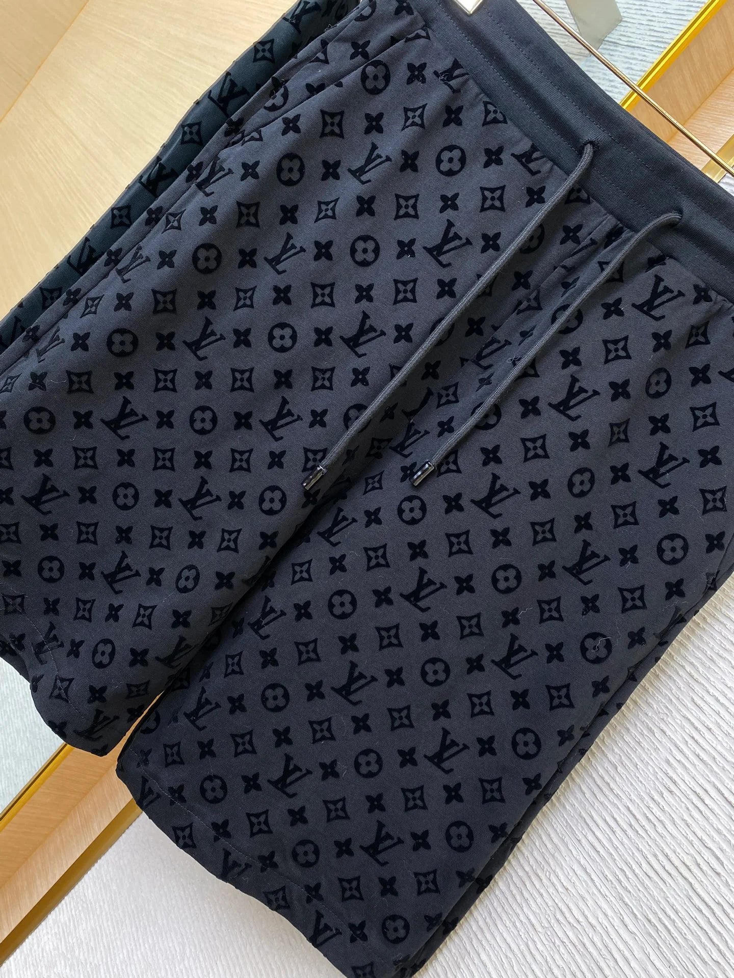 LV SHORTS