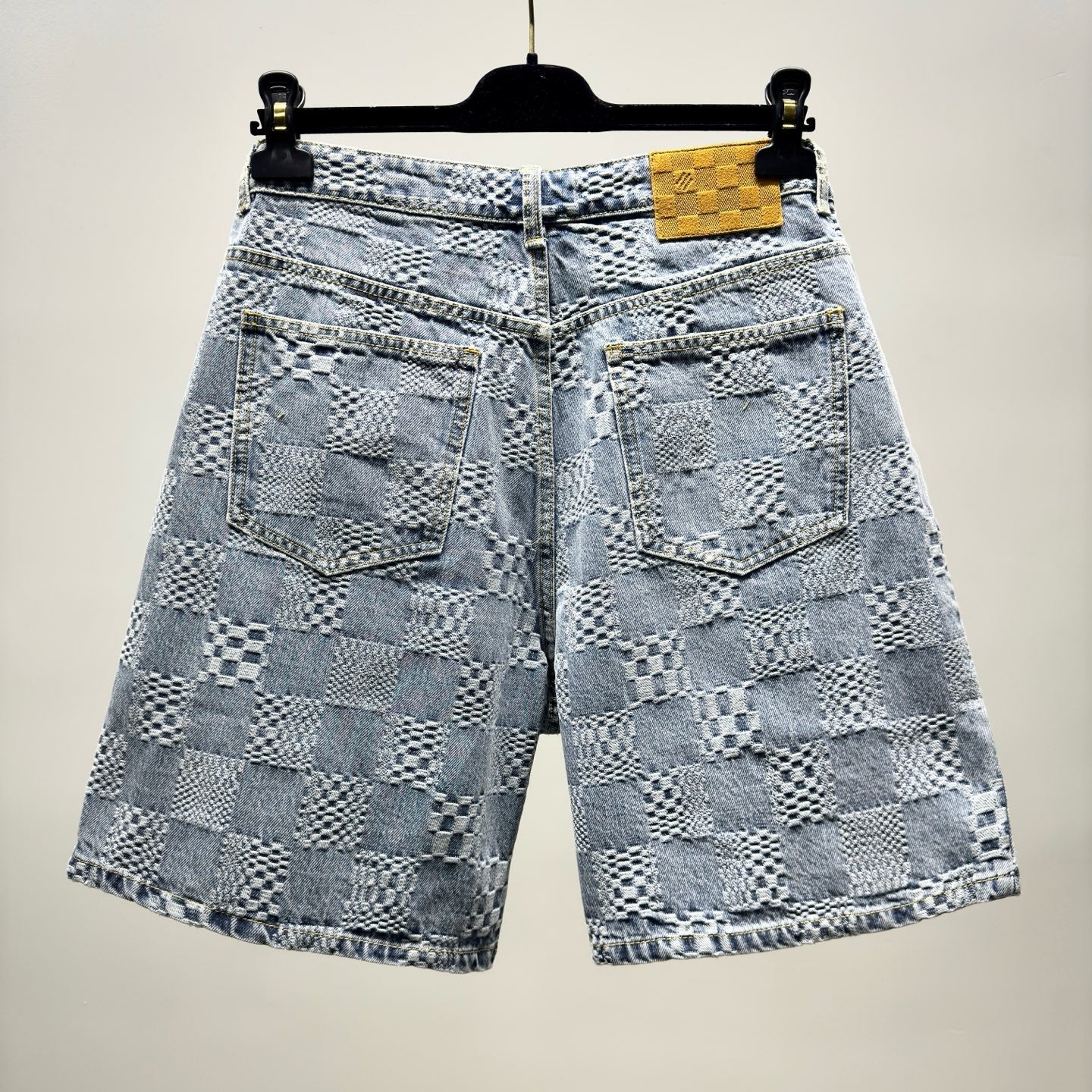 LV SHORTS