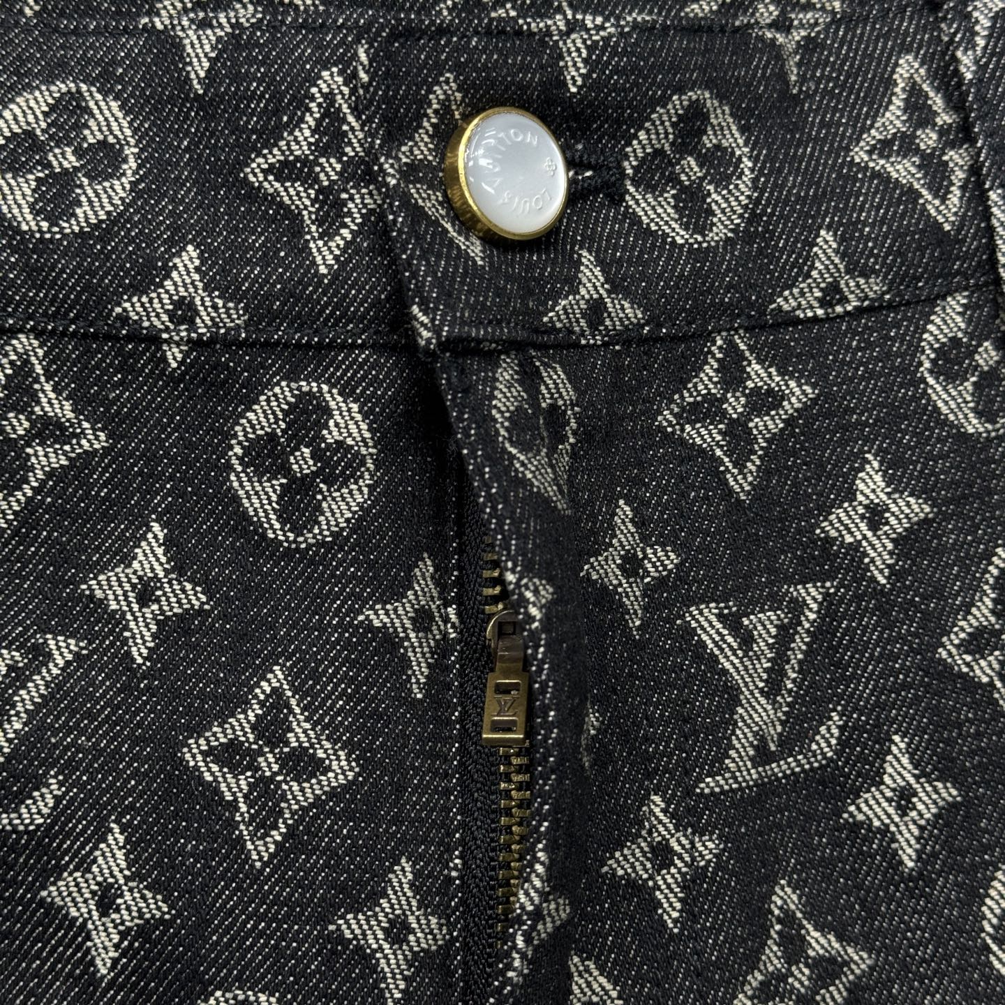 LV SHORTS