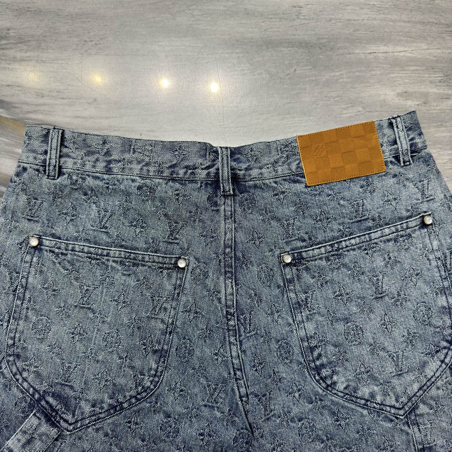 LV SHORTS
