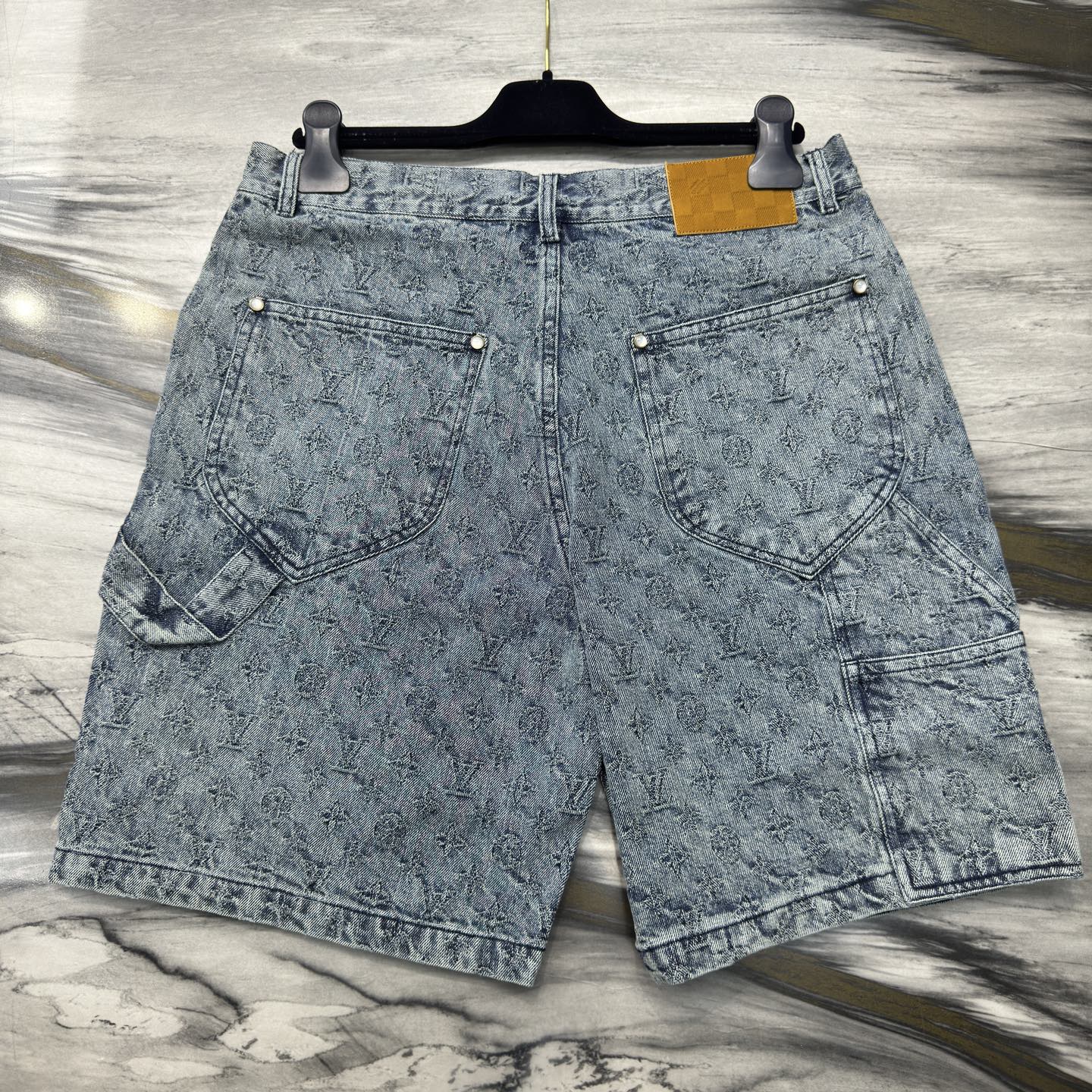 LV SHORTS