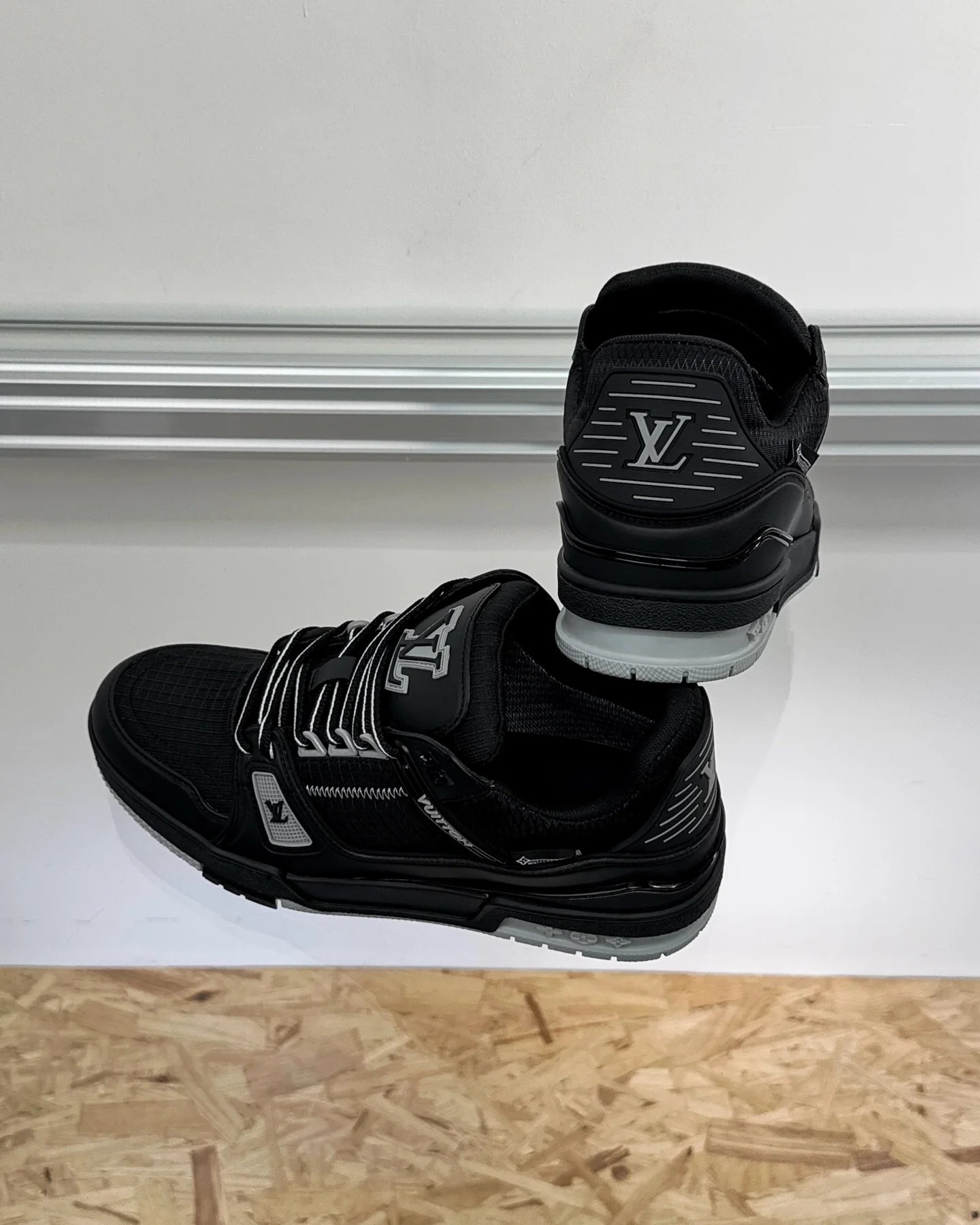 LV SNEAKER