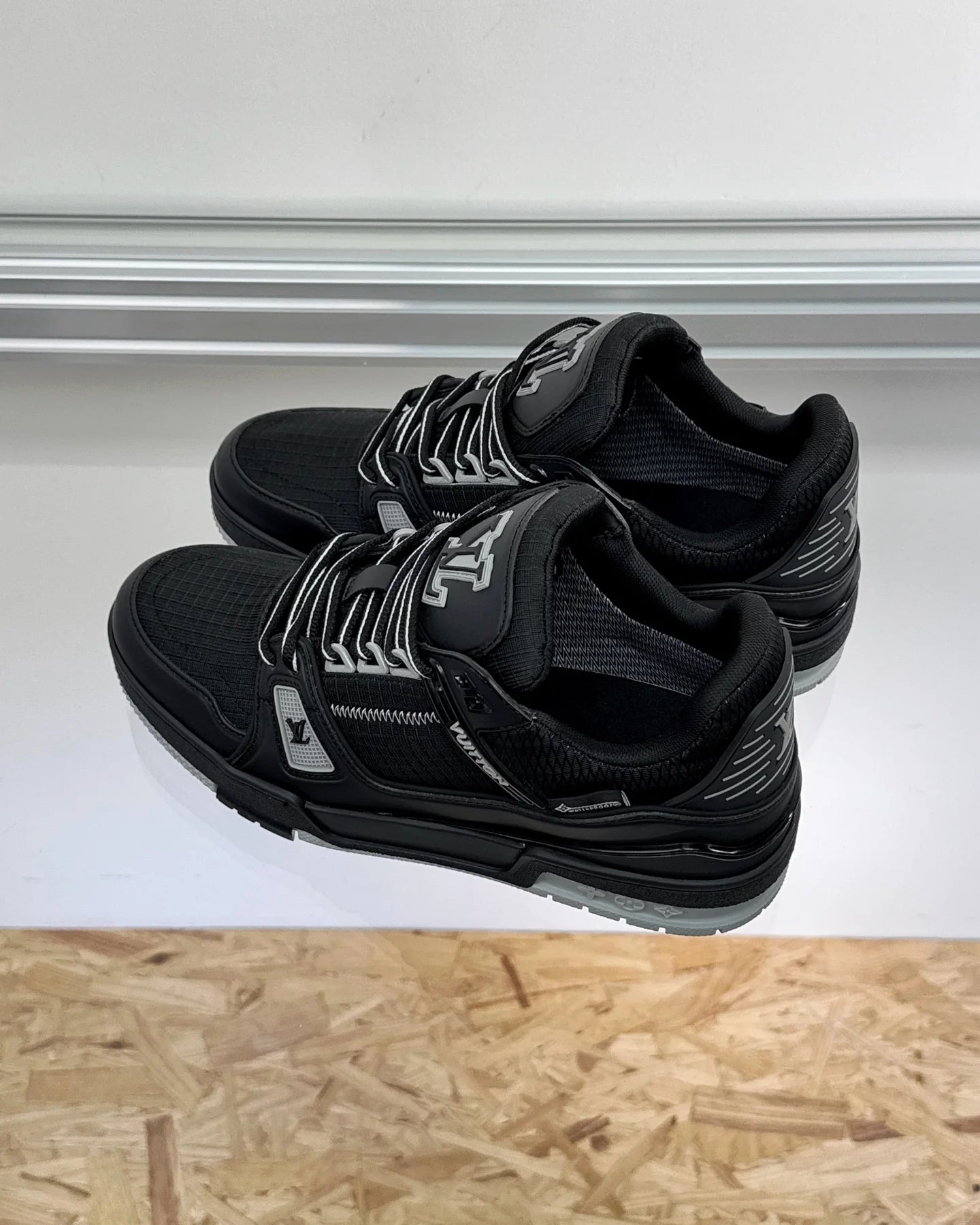 LV SNEAKER