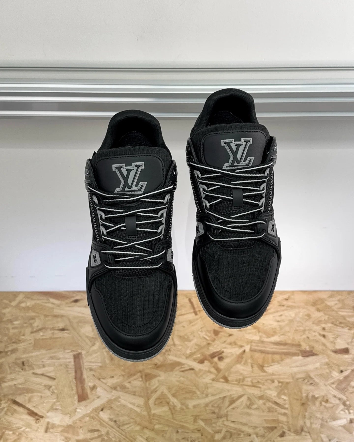 LV SNEAKER