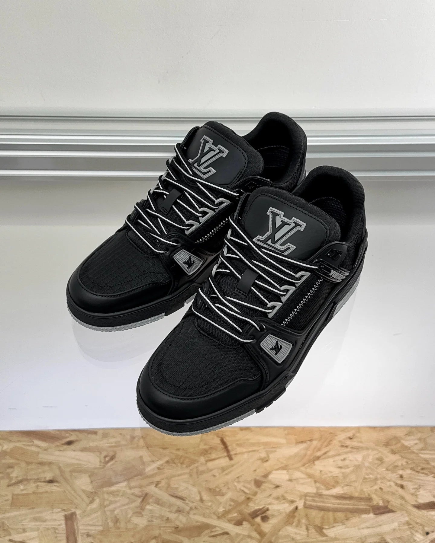 LV SNEAKER