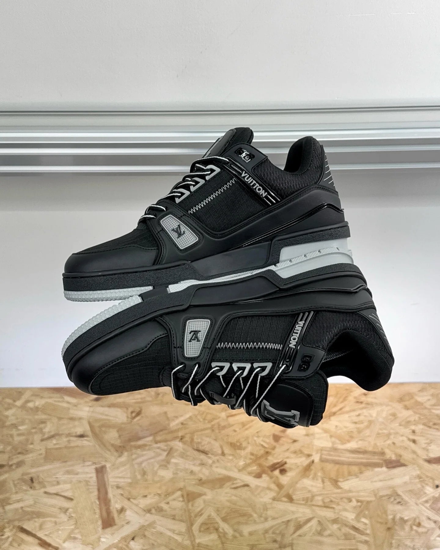 LV SNEAKER