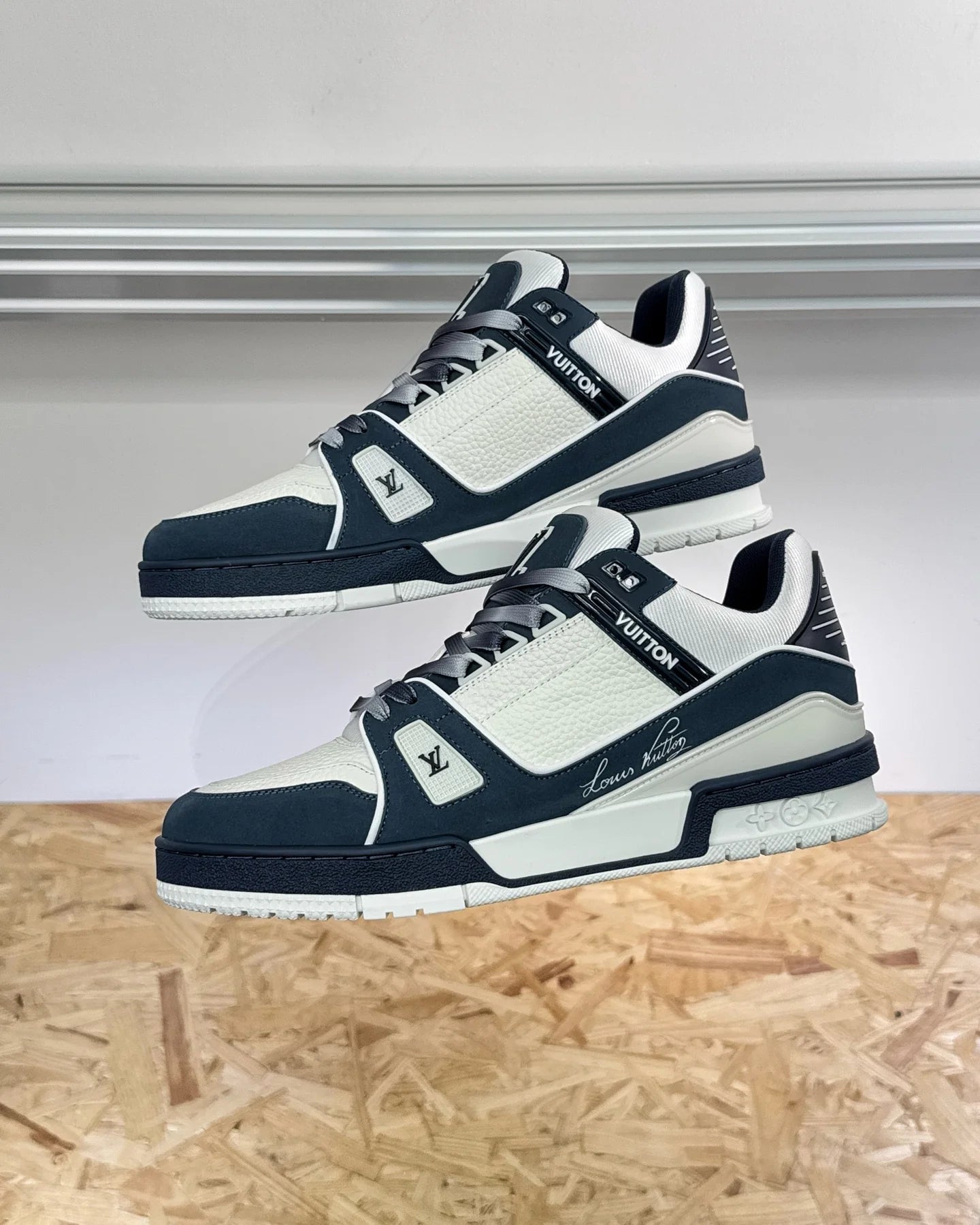 LV SNEAKER