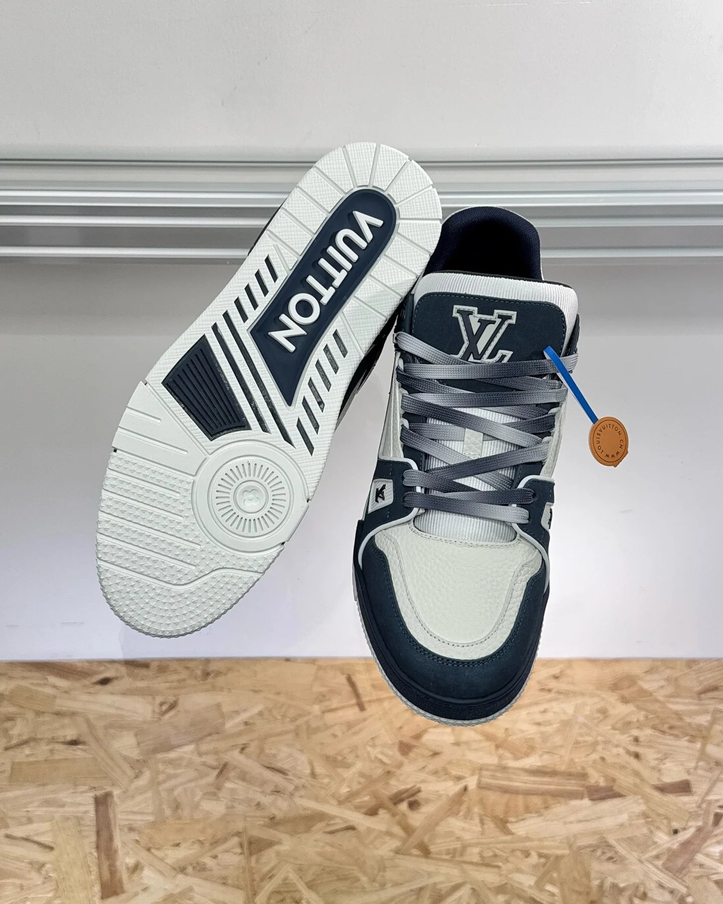 LV SNEAKER