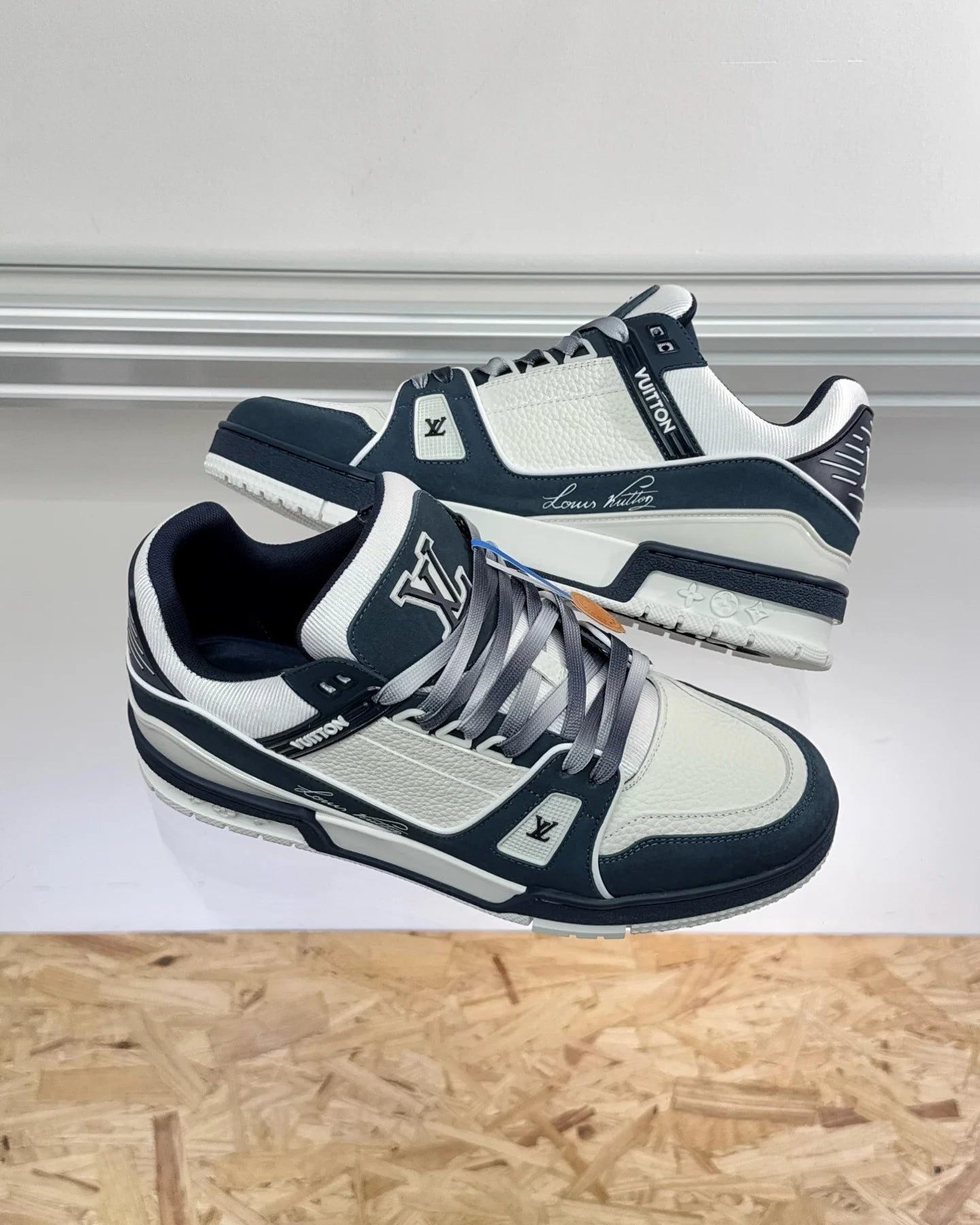 LV SNEAKER
