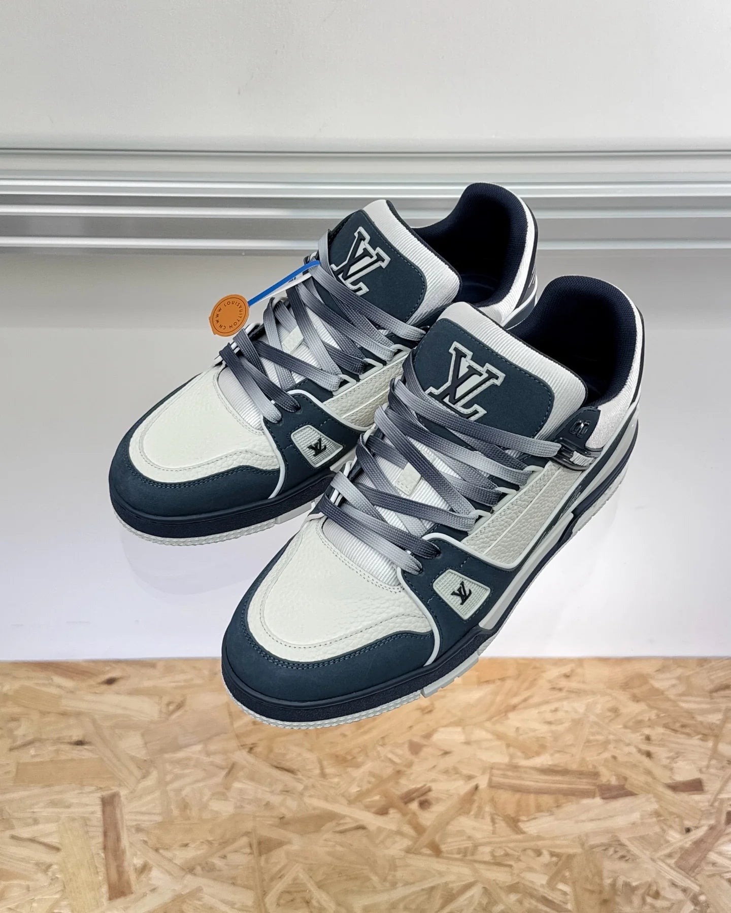 LV SNEAKER